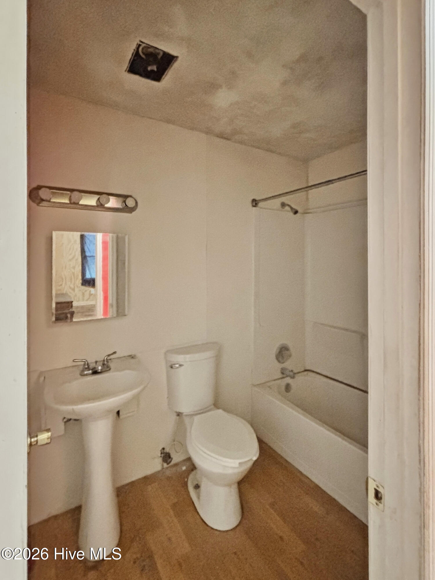 100564233 | Photo 15