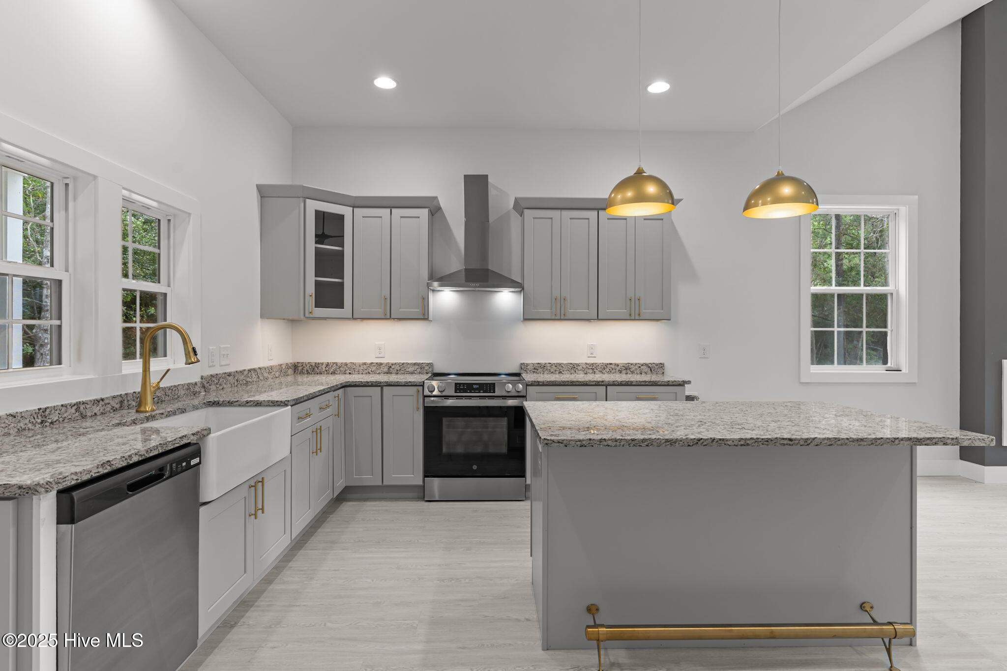 100506453 | Photo 24