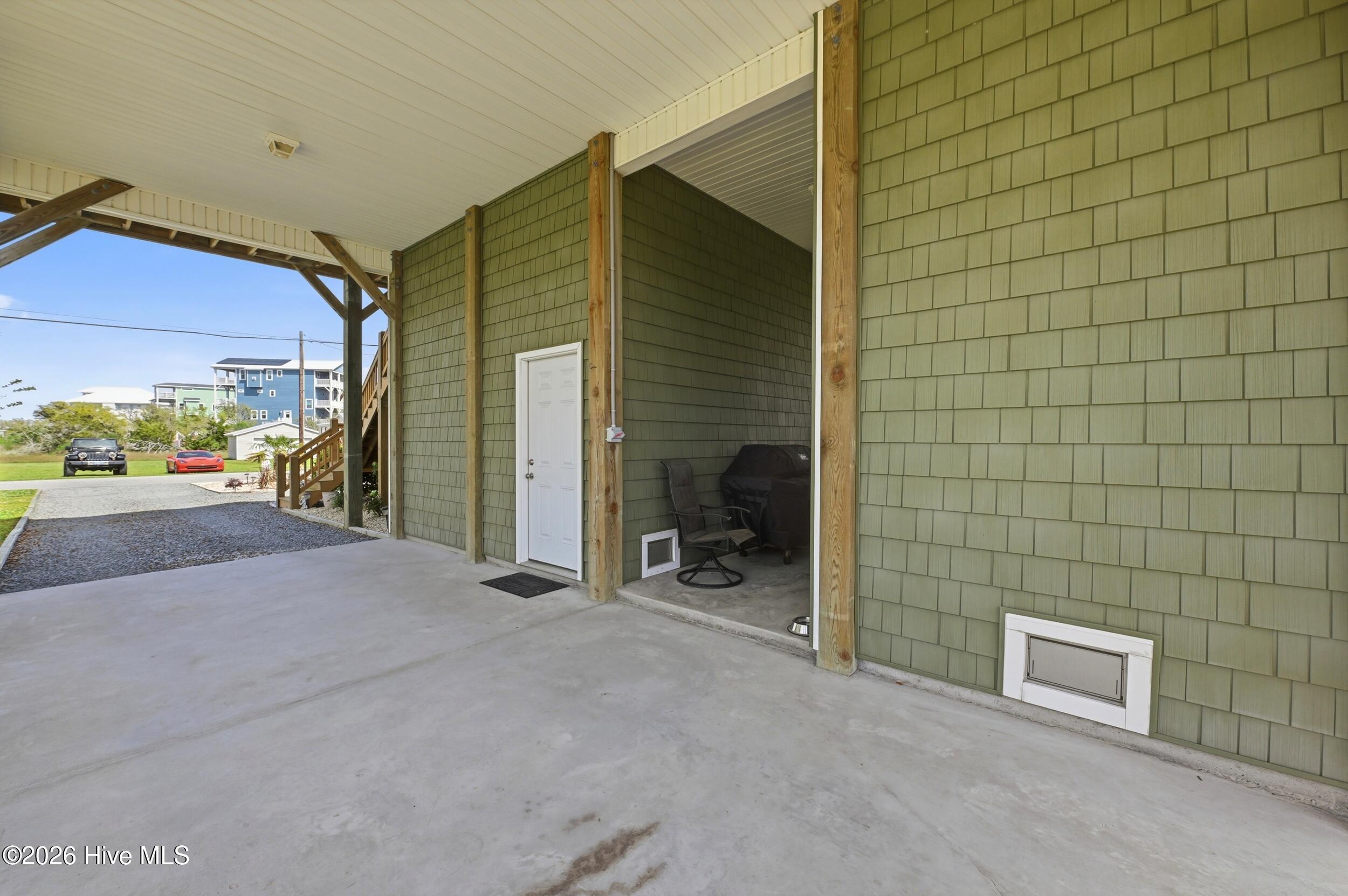 100566113 | Photo 36