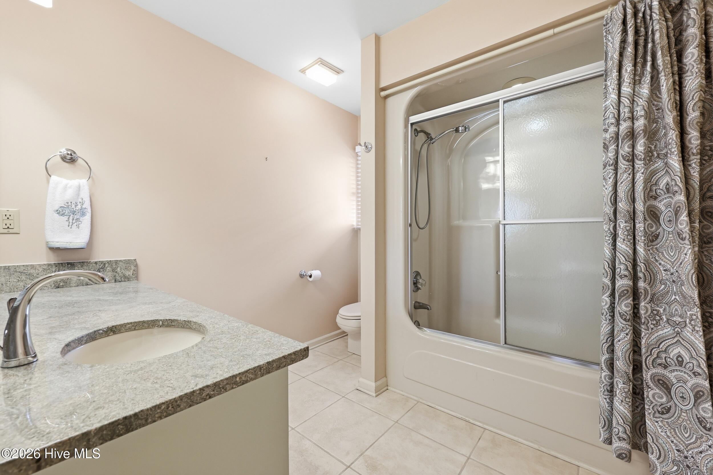 100566184 | Photo 23