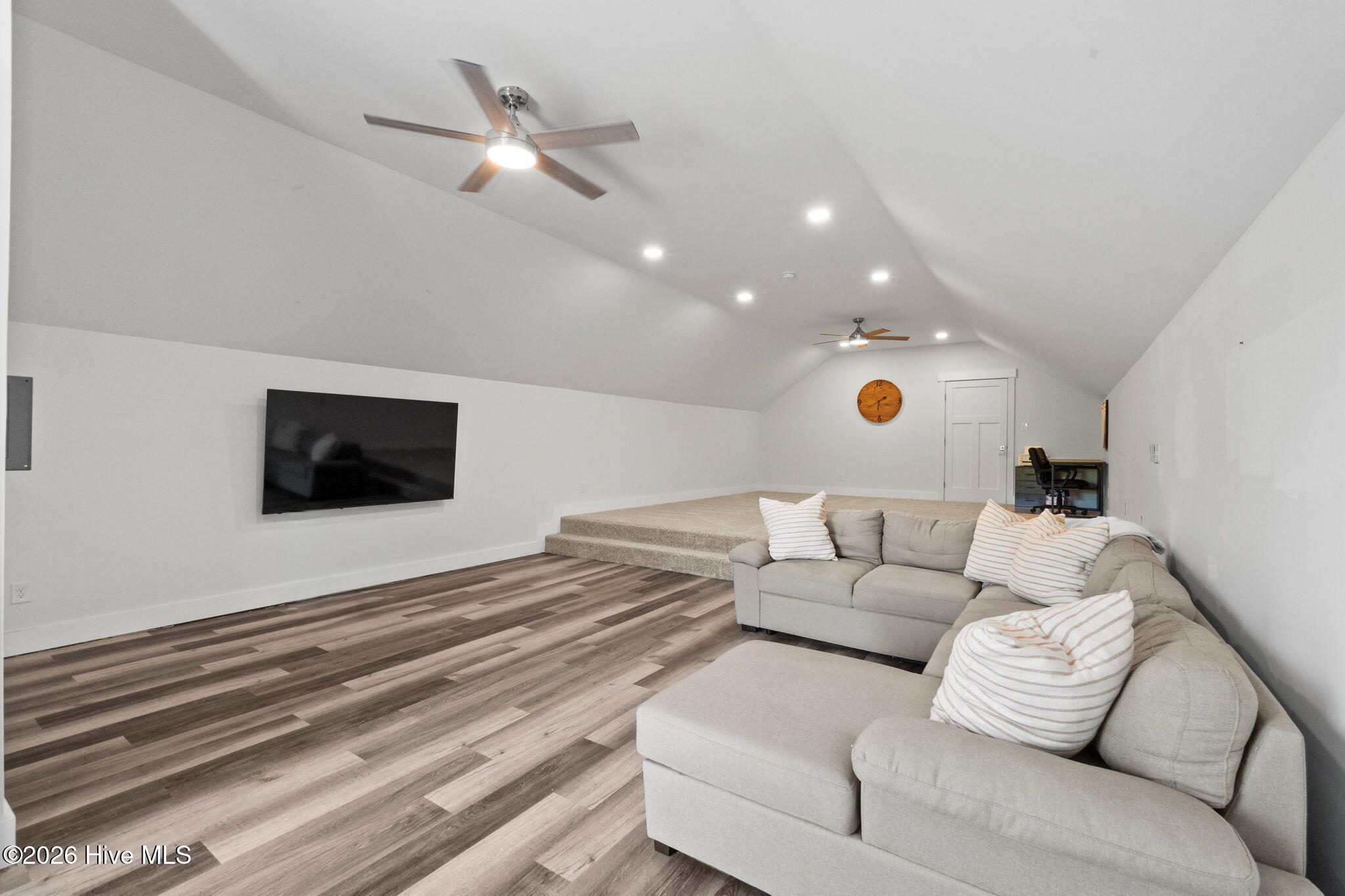 100569675 | Photo 39