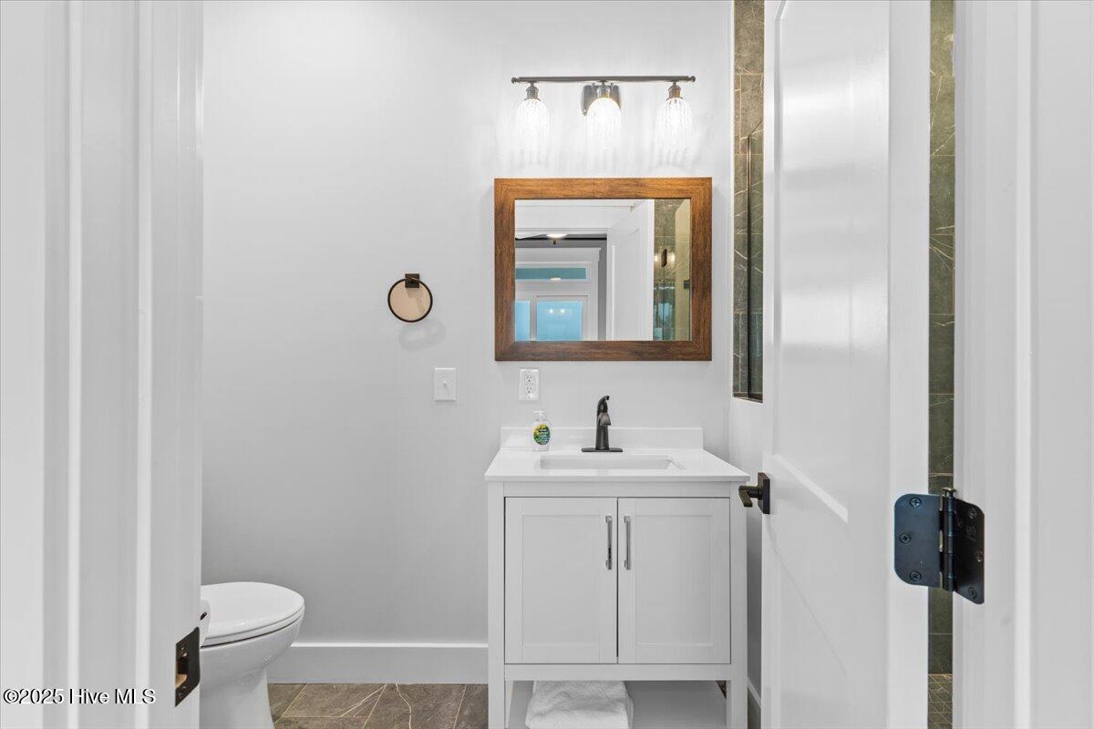 100526608 | Photo 45