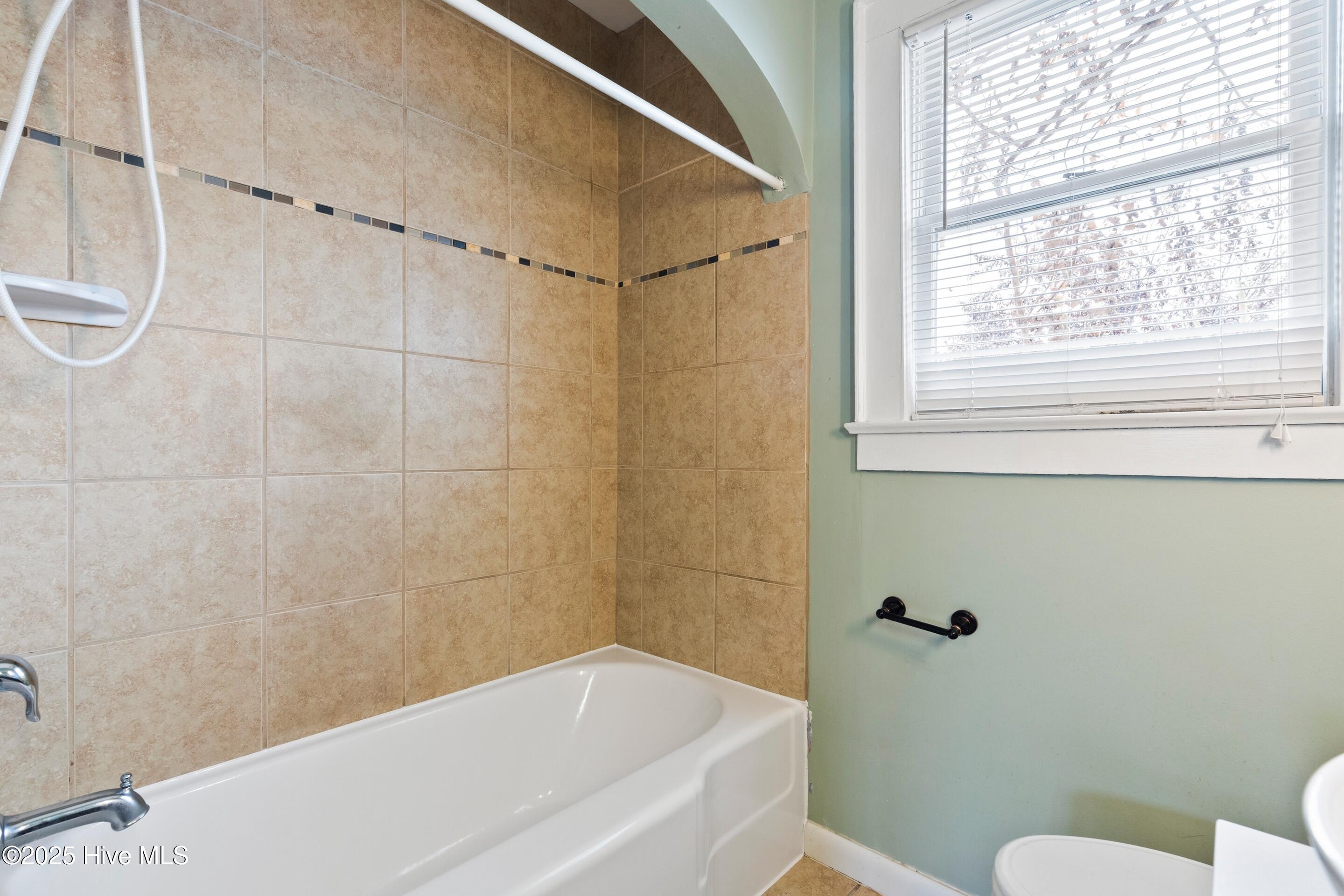 100521432 | Photo 16