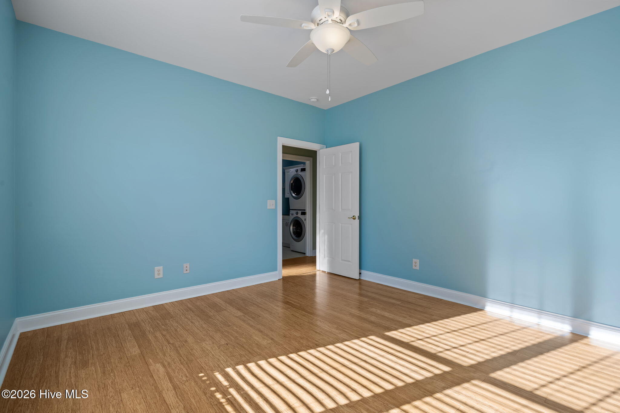 100561261 | Photo 35