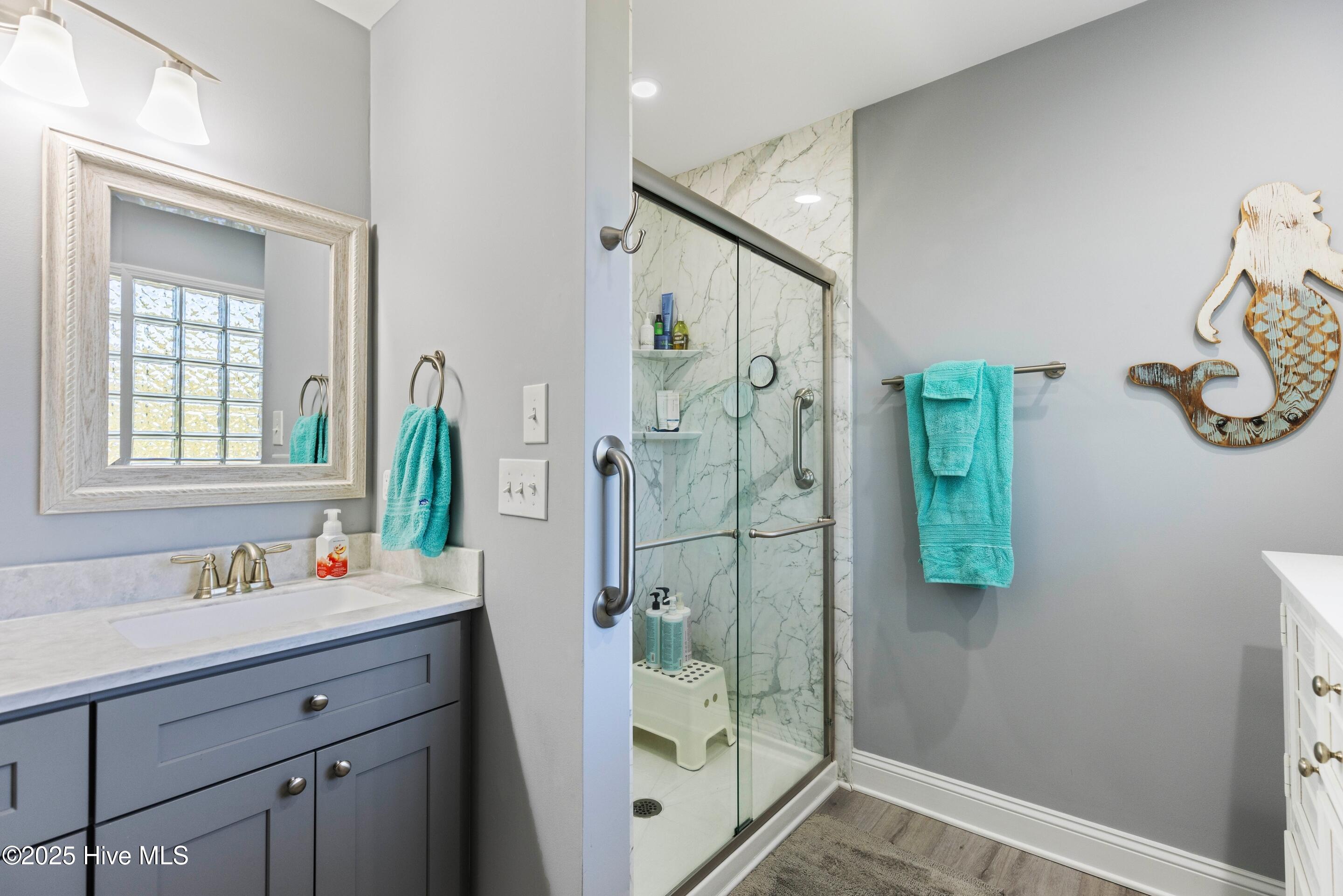 100541772 | Photo 25