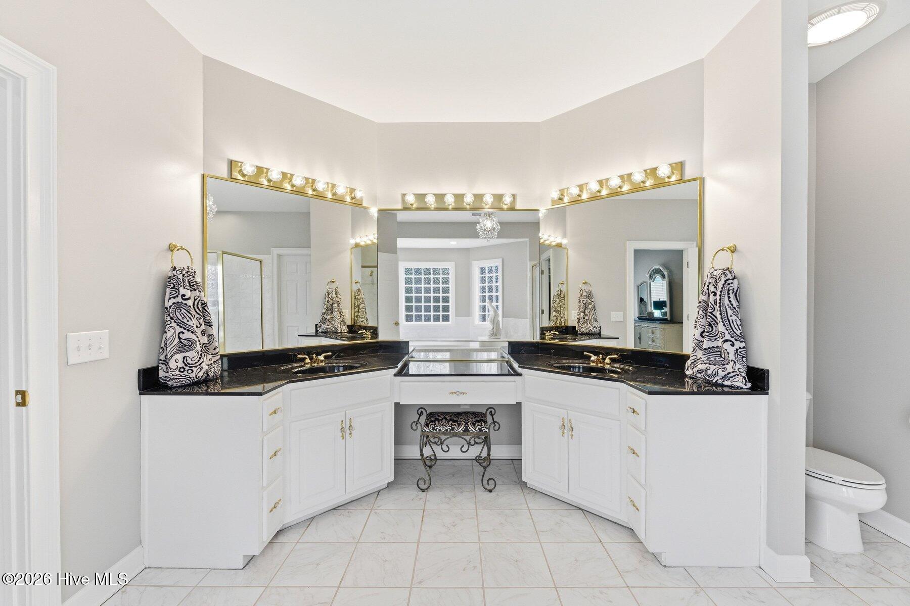 100563344 | Photo 24