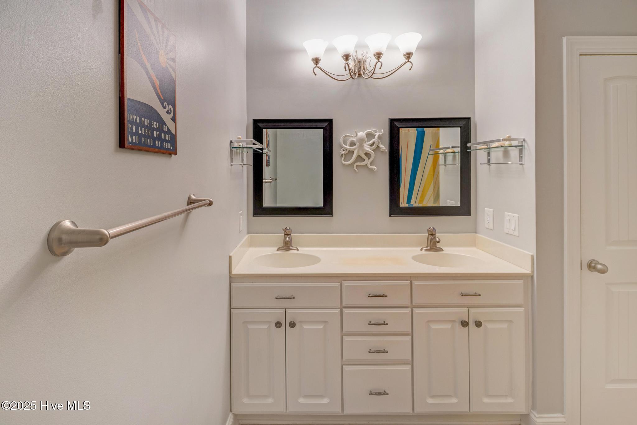 100534929 | Photo 28