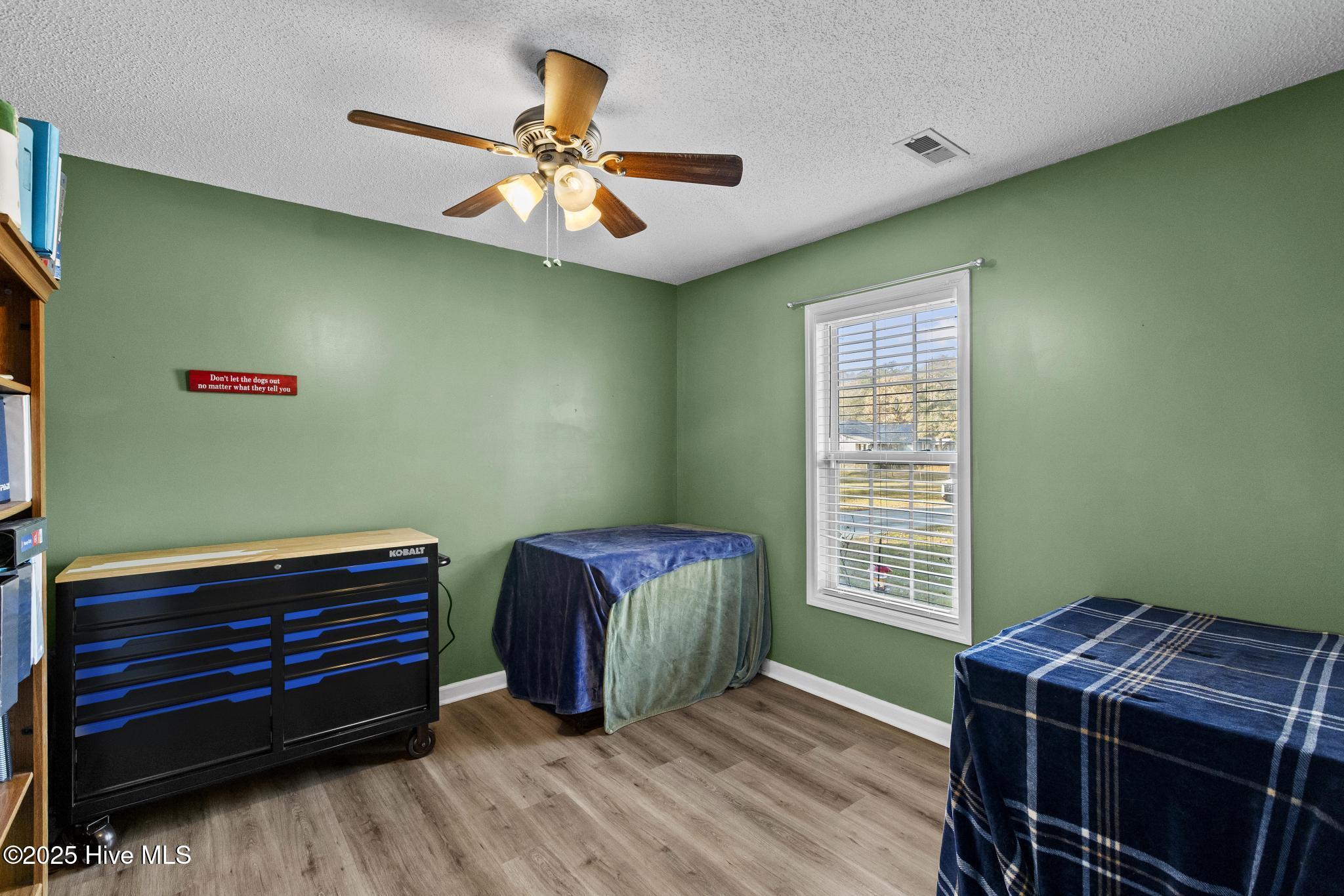 100542595 | Photo 21