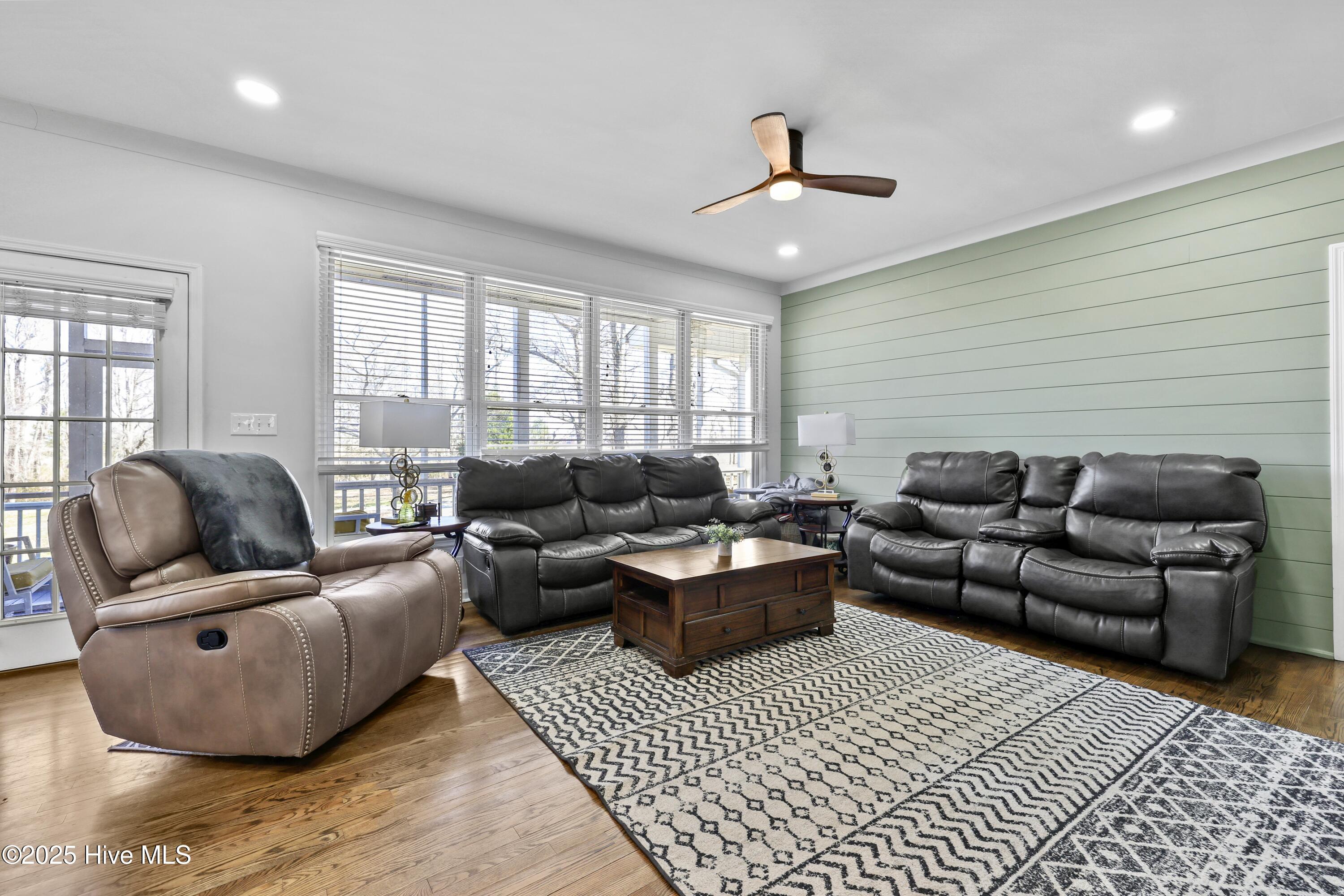 100494735 | Photo 14