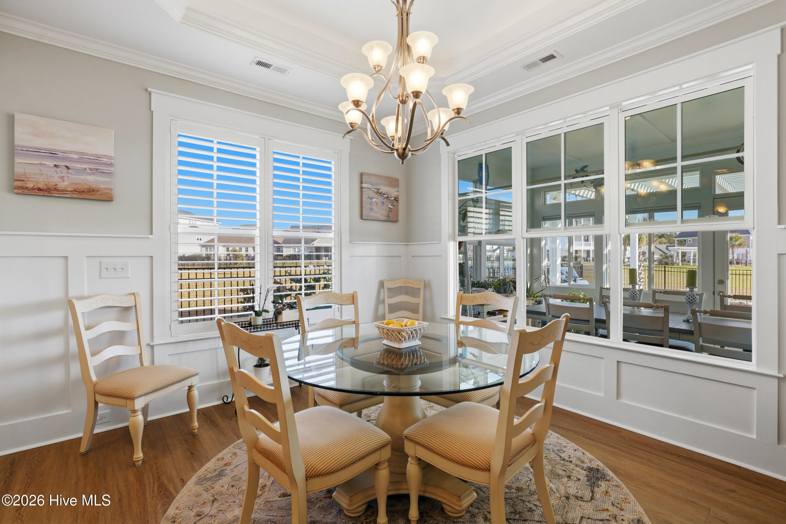 100562298 | Photo 24