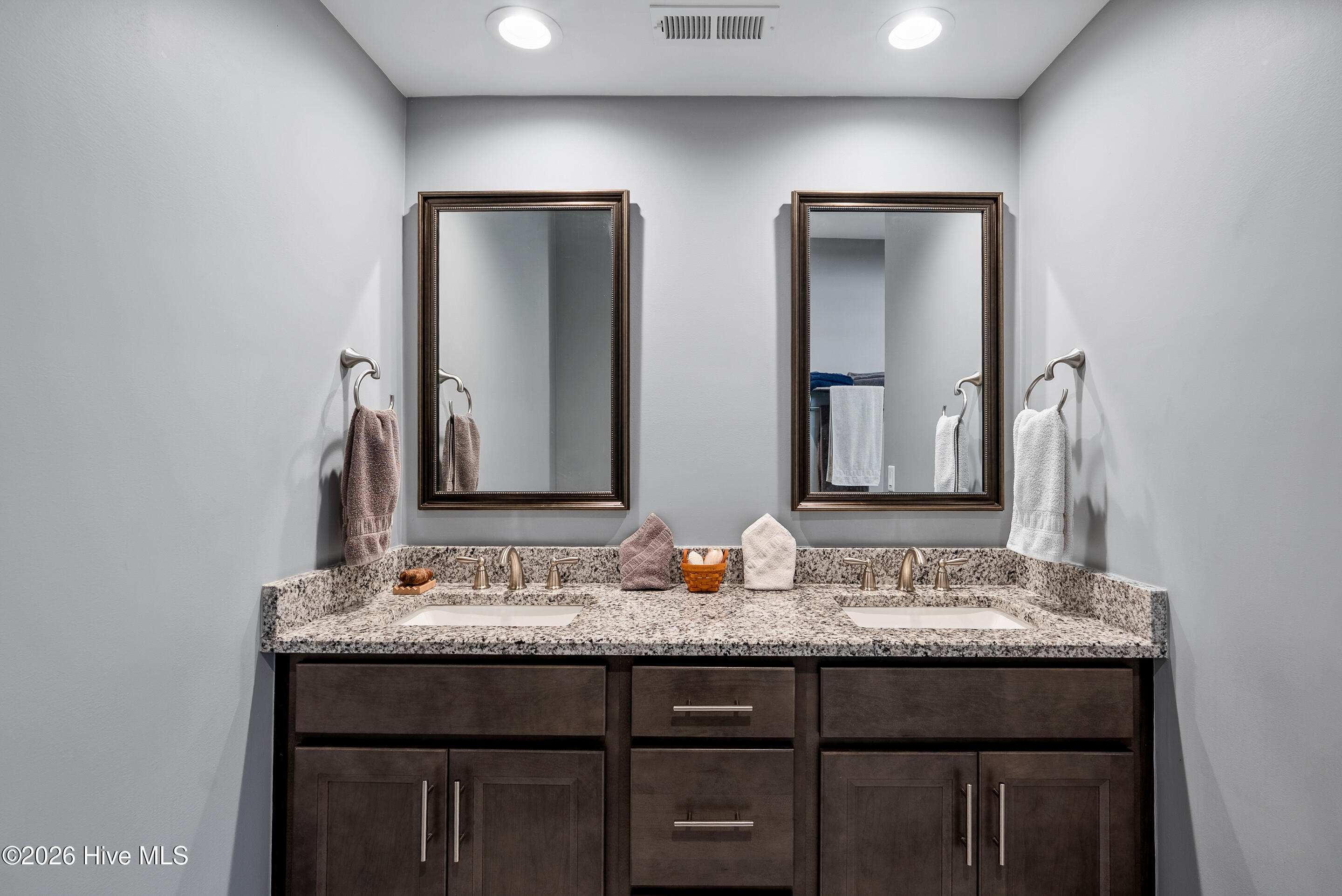 100559737 | Photo 30