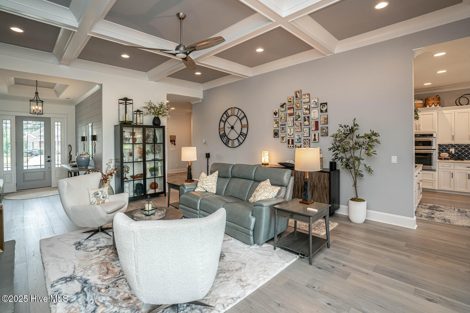 100547698 | Photo 16