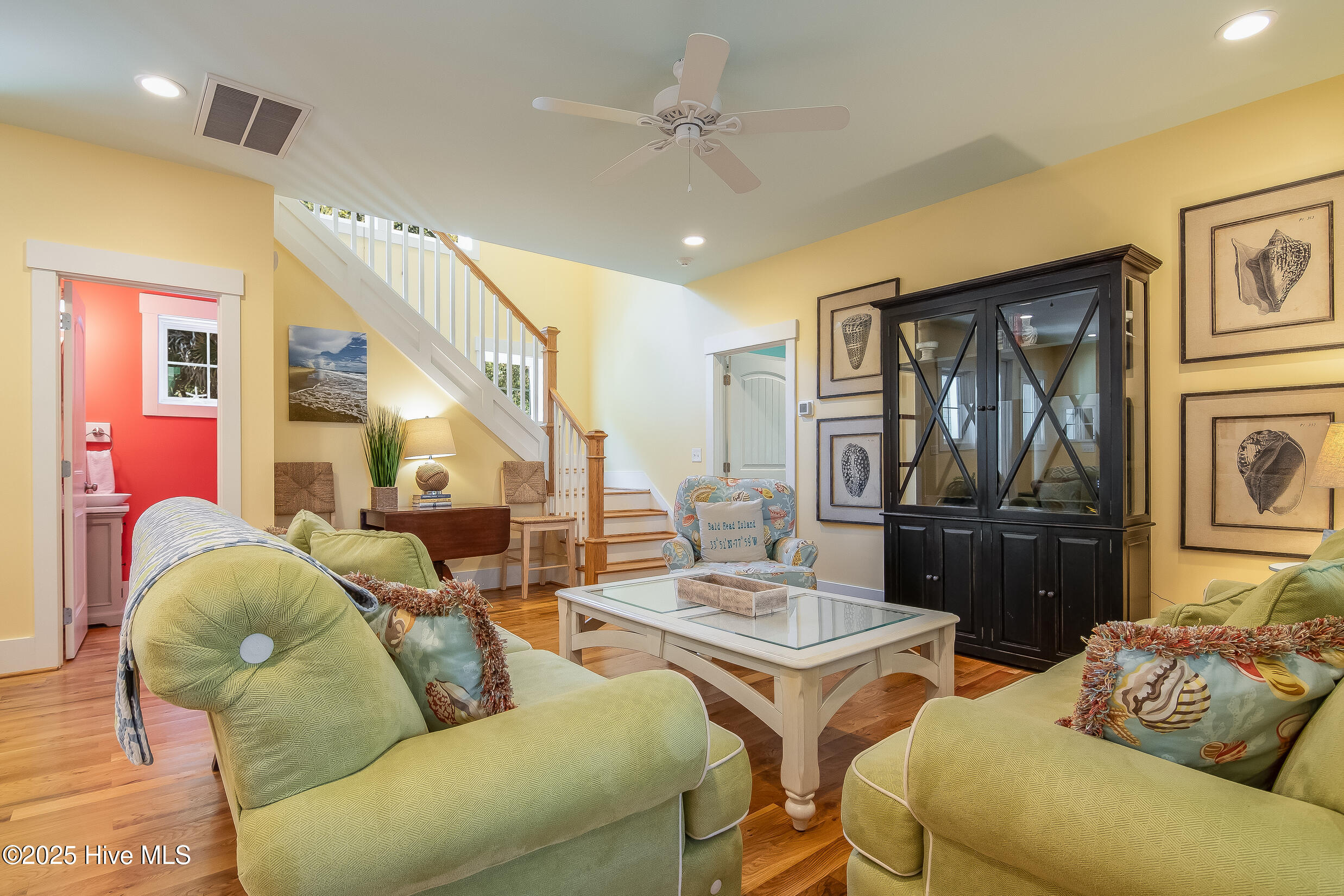 100545304 | Photo 13