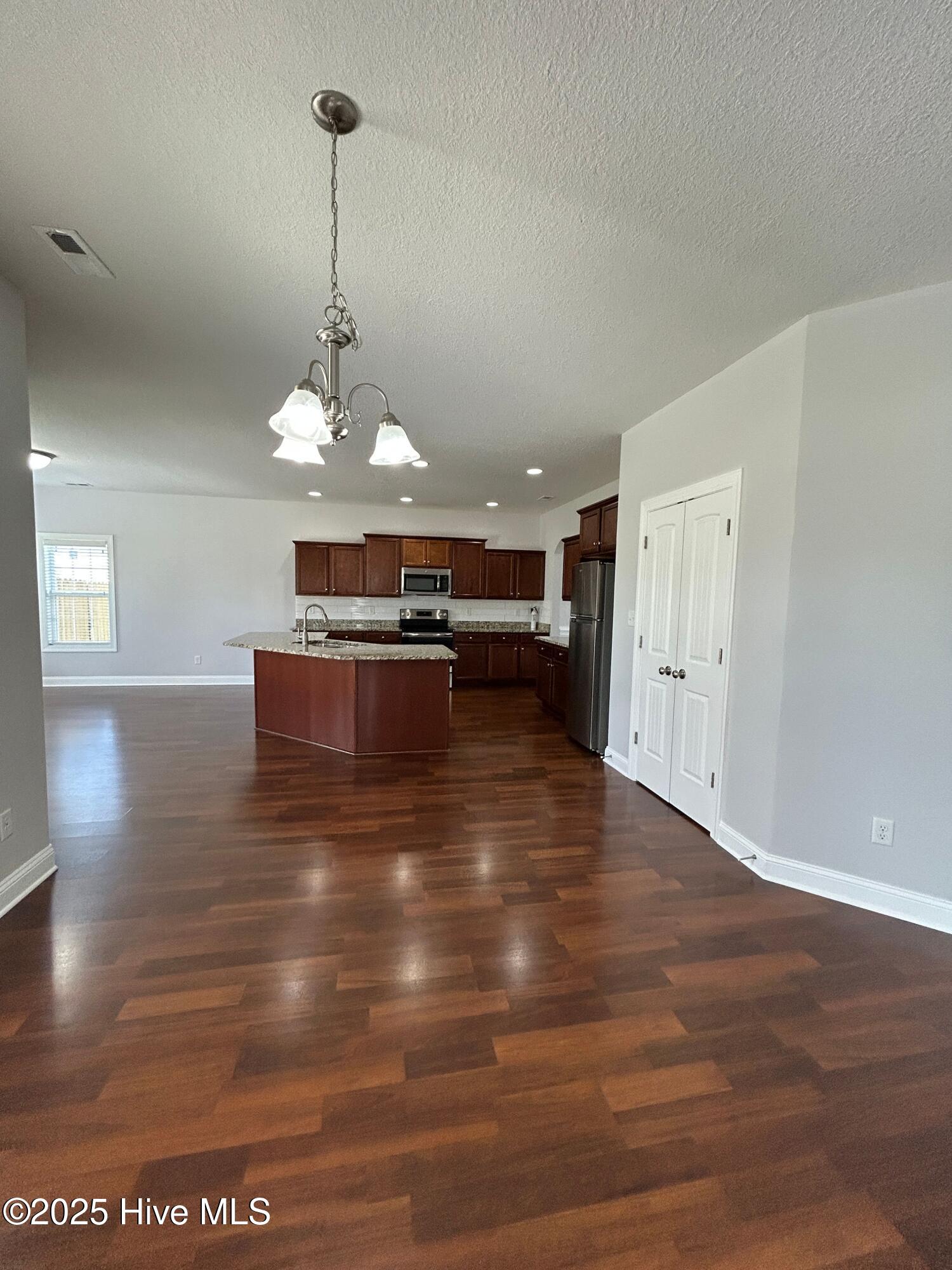 100528484 | Photo 10