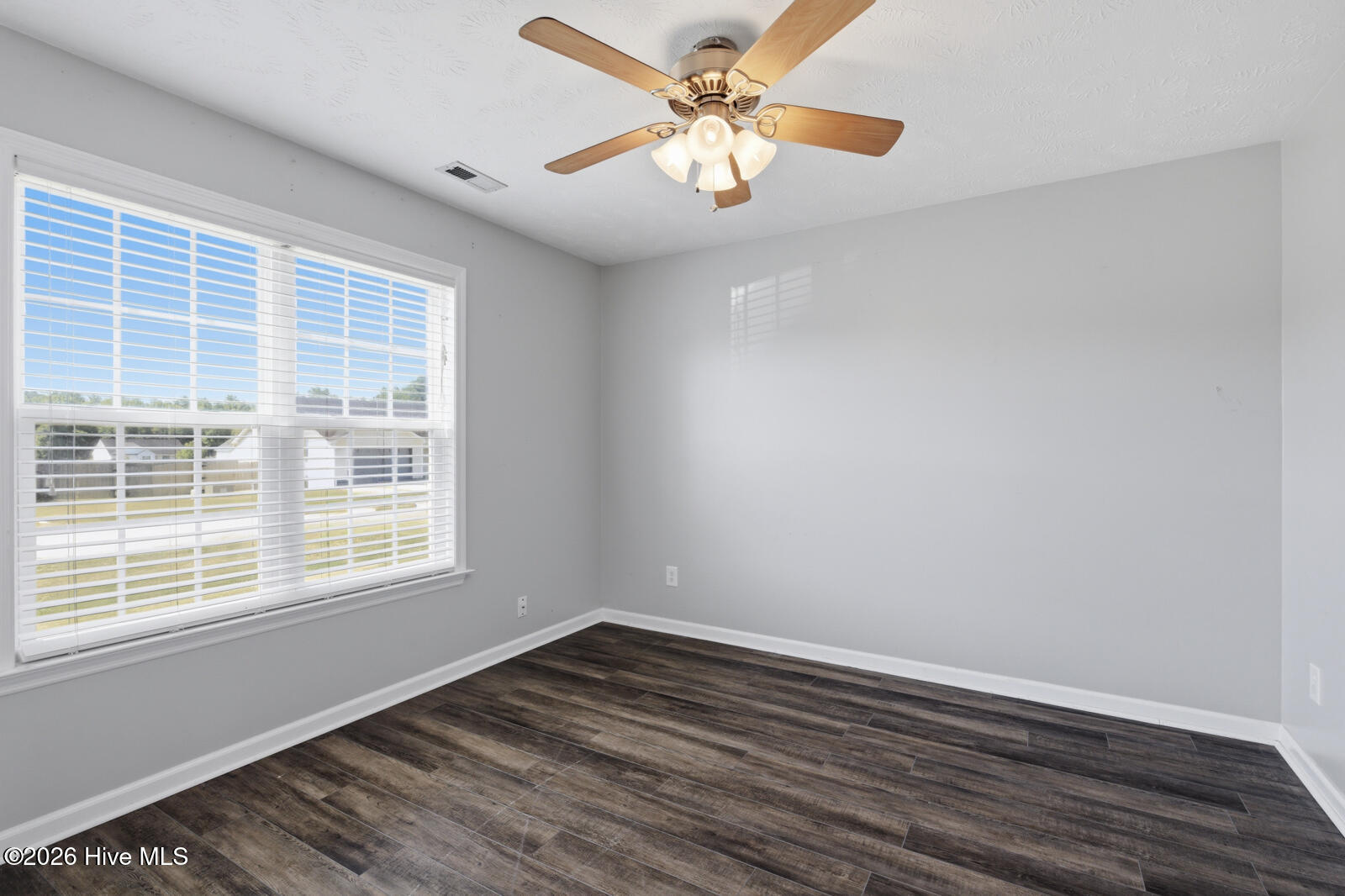 100569948 | Photo 21