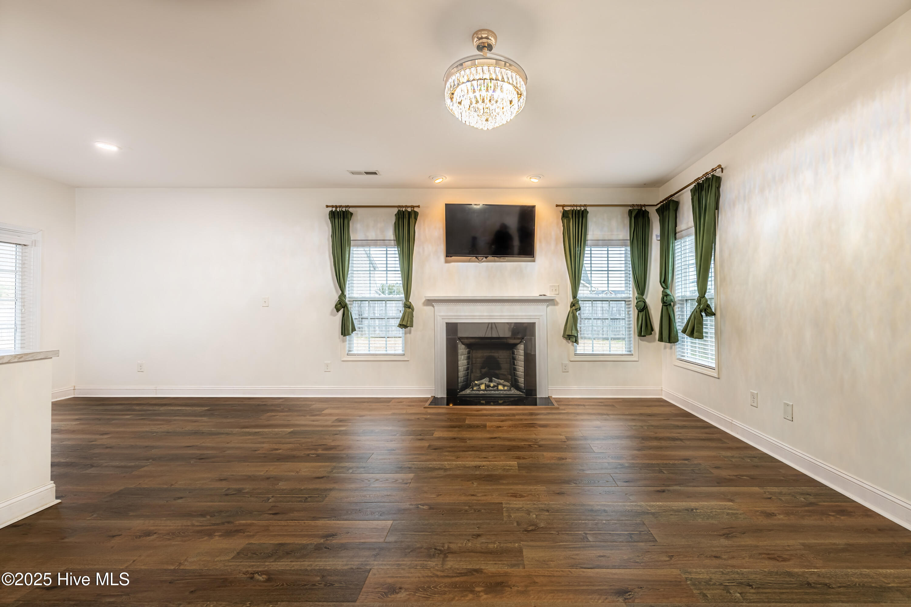 100546682 | Photo 22