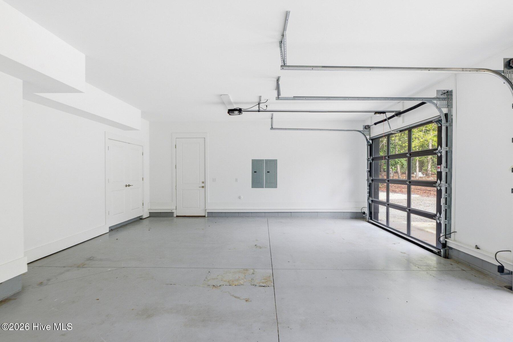 100566694 | Photo 51