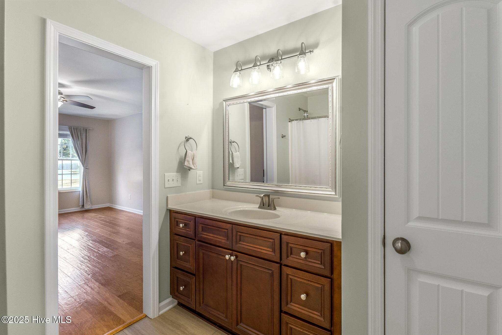 100533353 | Photo 18