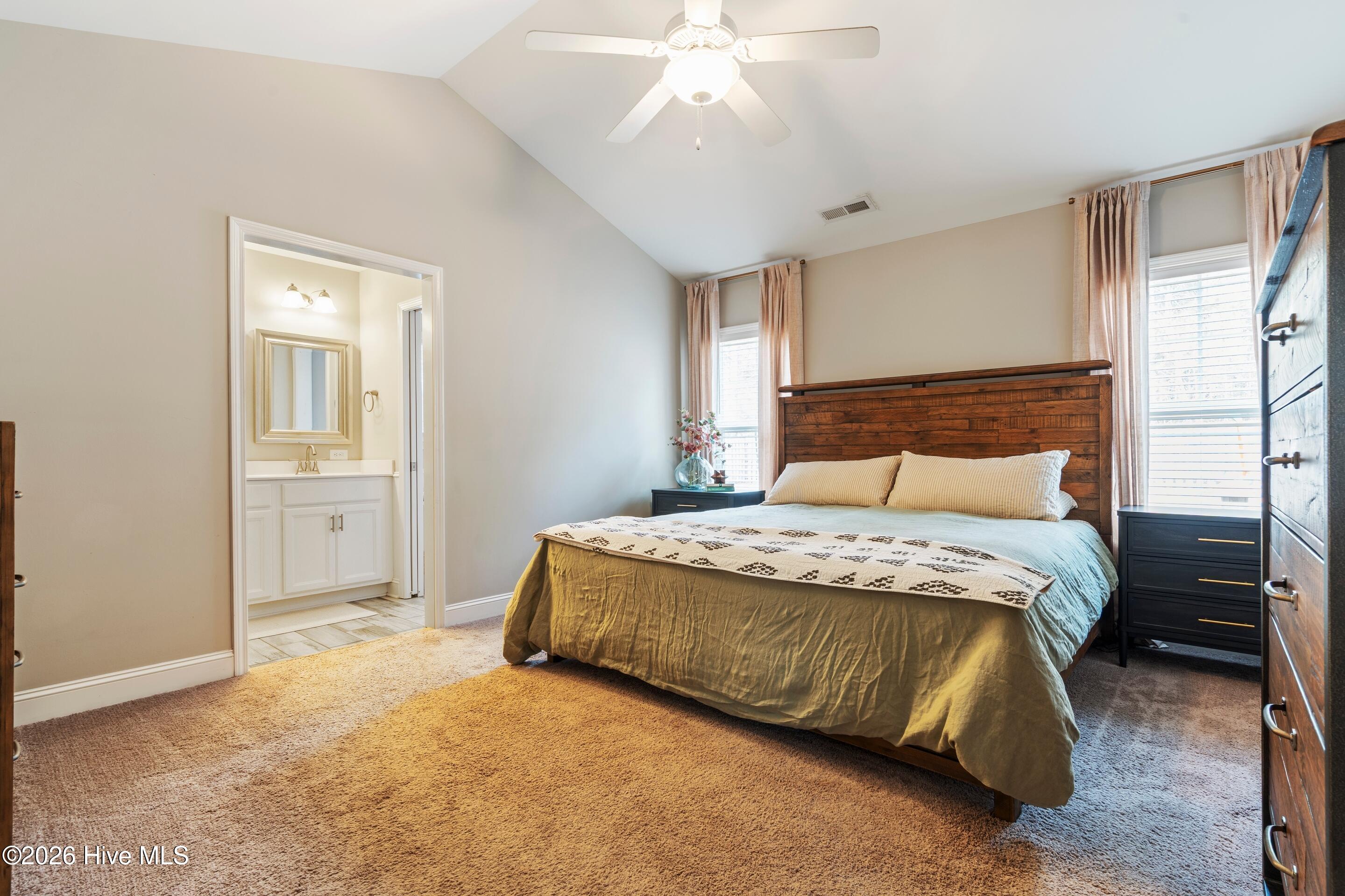 100549435 | Photo 23