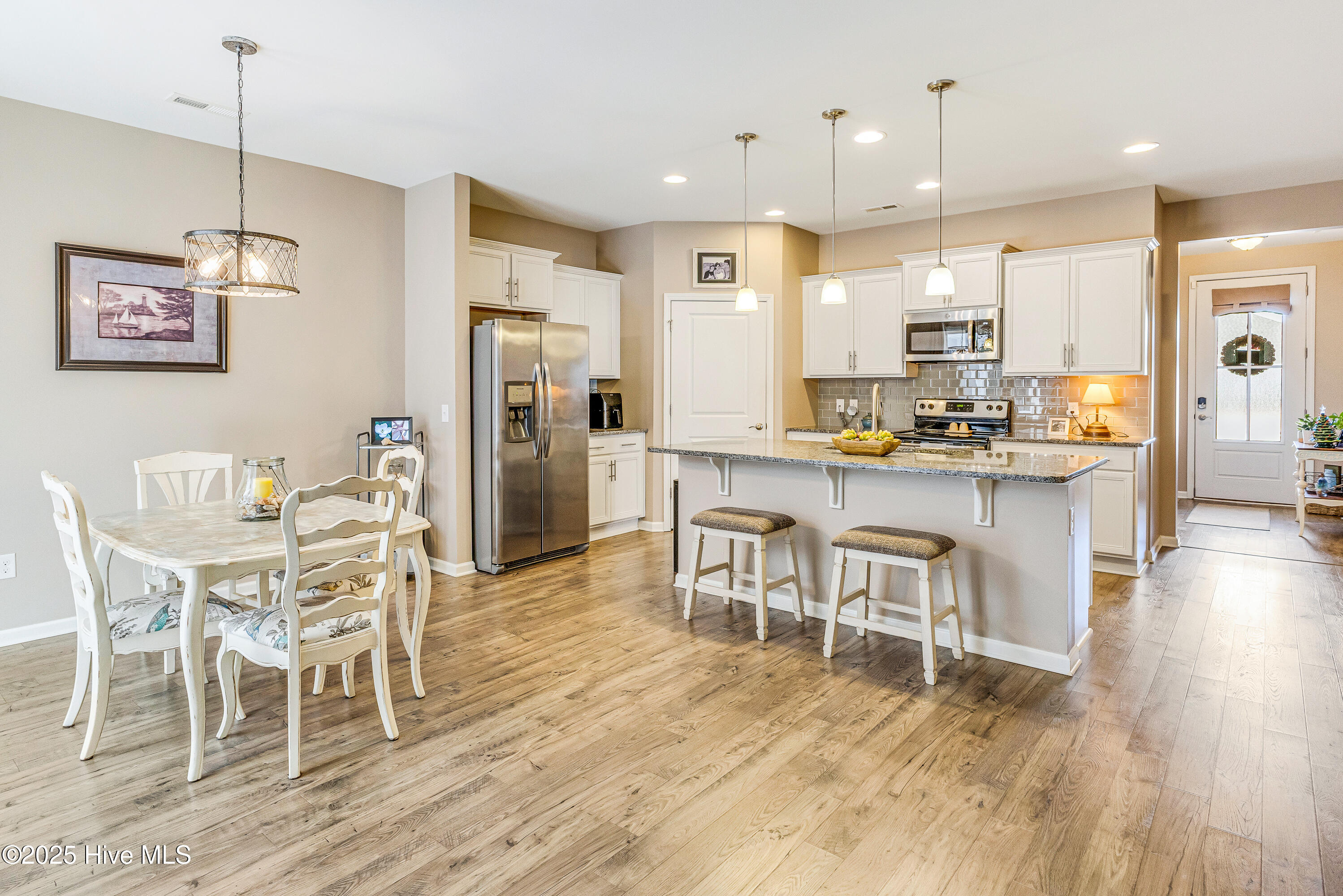 100547068 | Photo 15