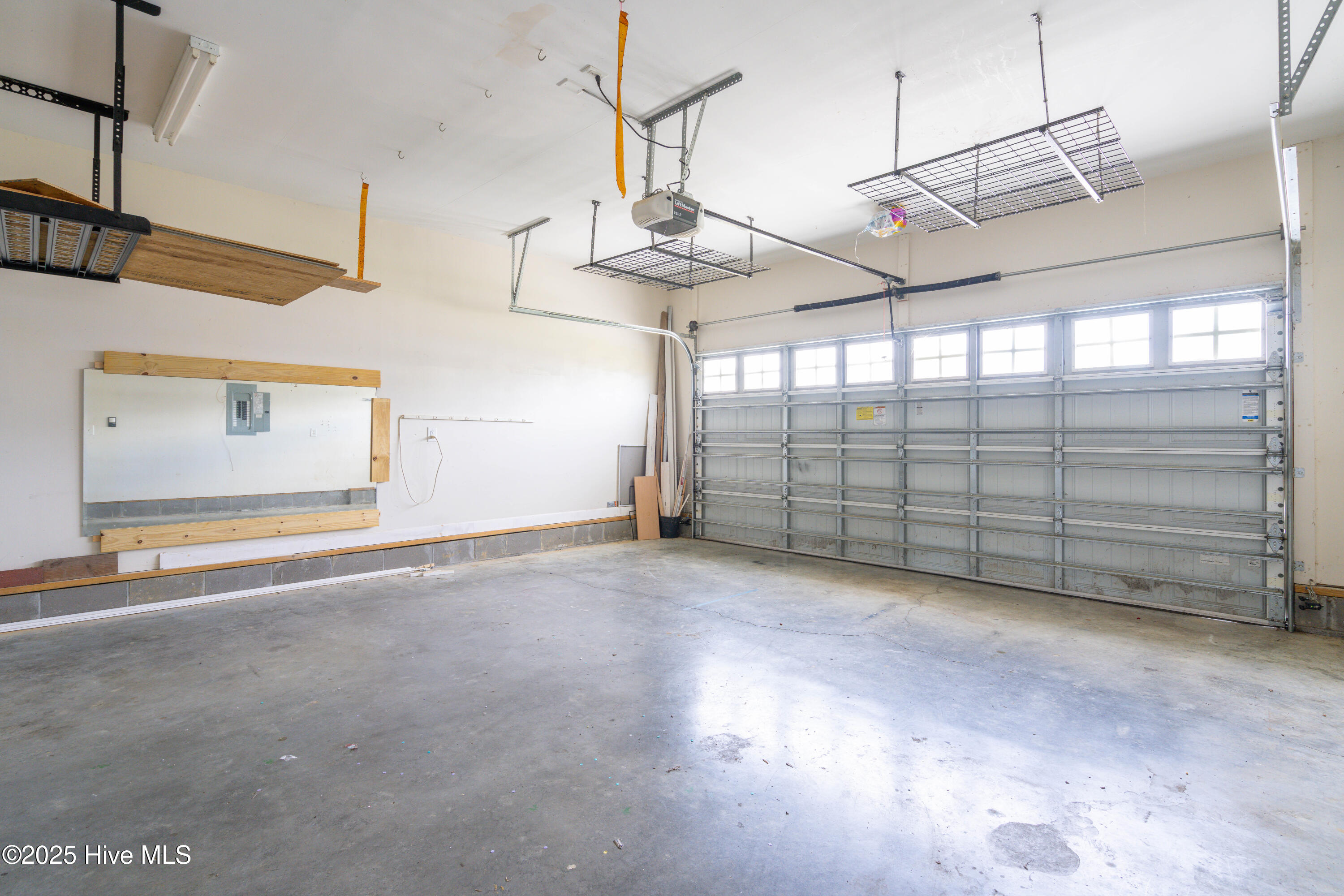 100495795 | Photo 23