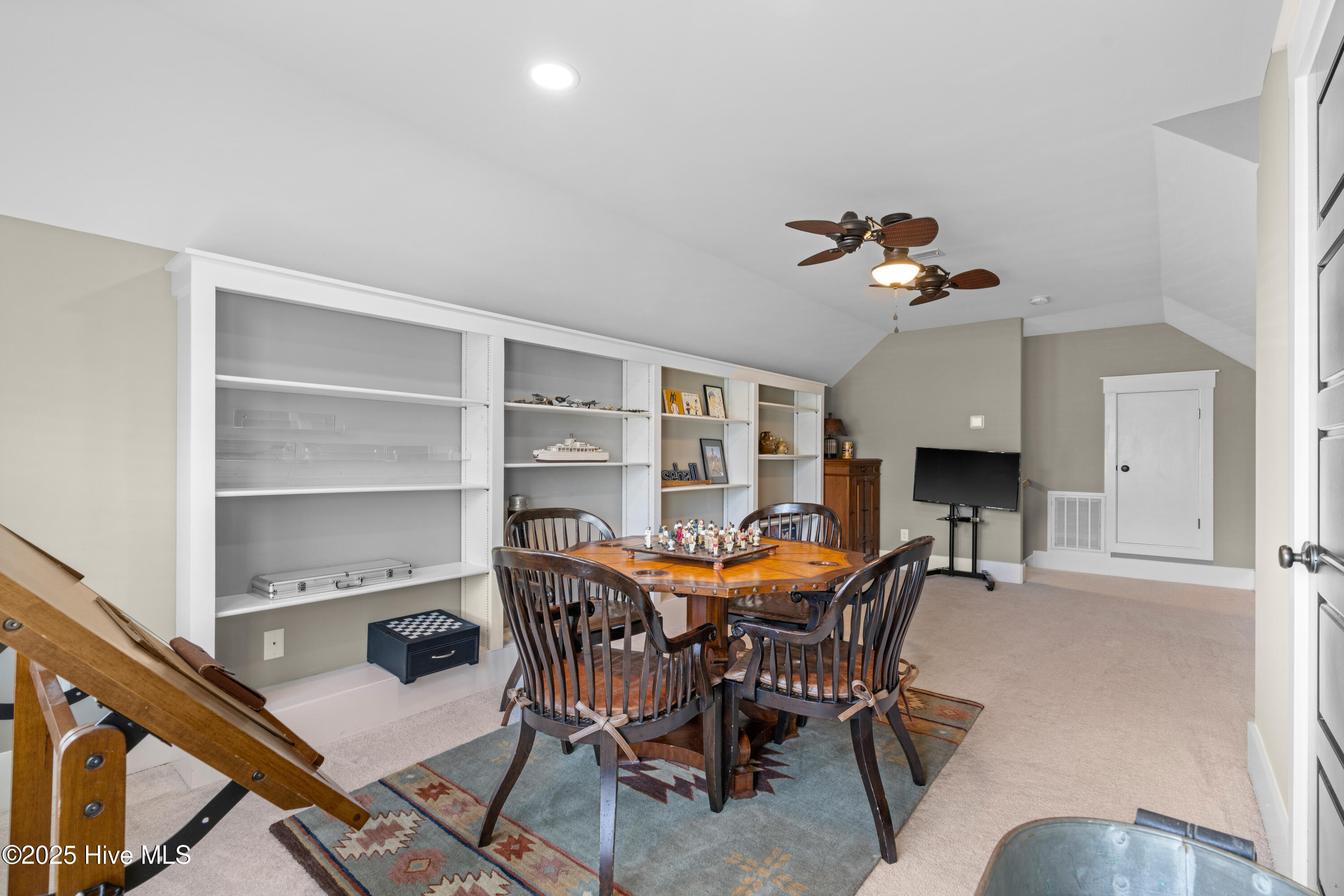 100543866 | Photo 65