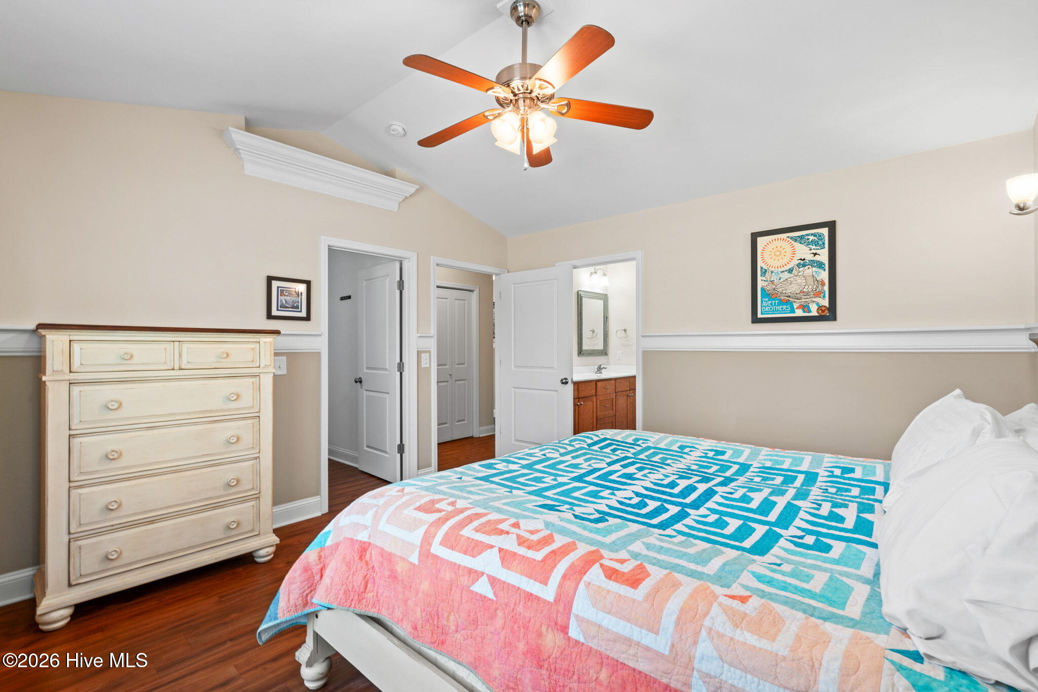 100564641 | Photo 18