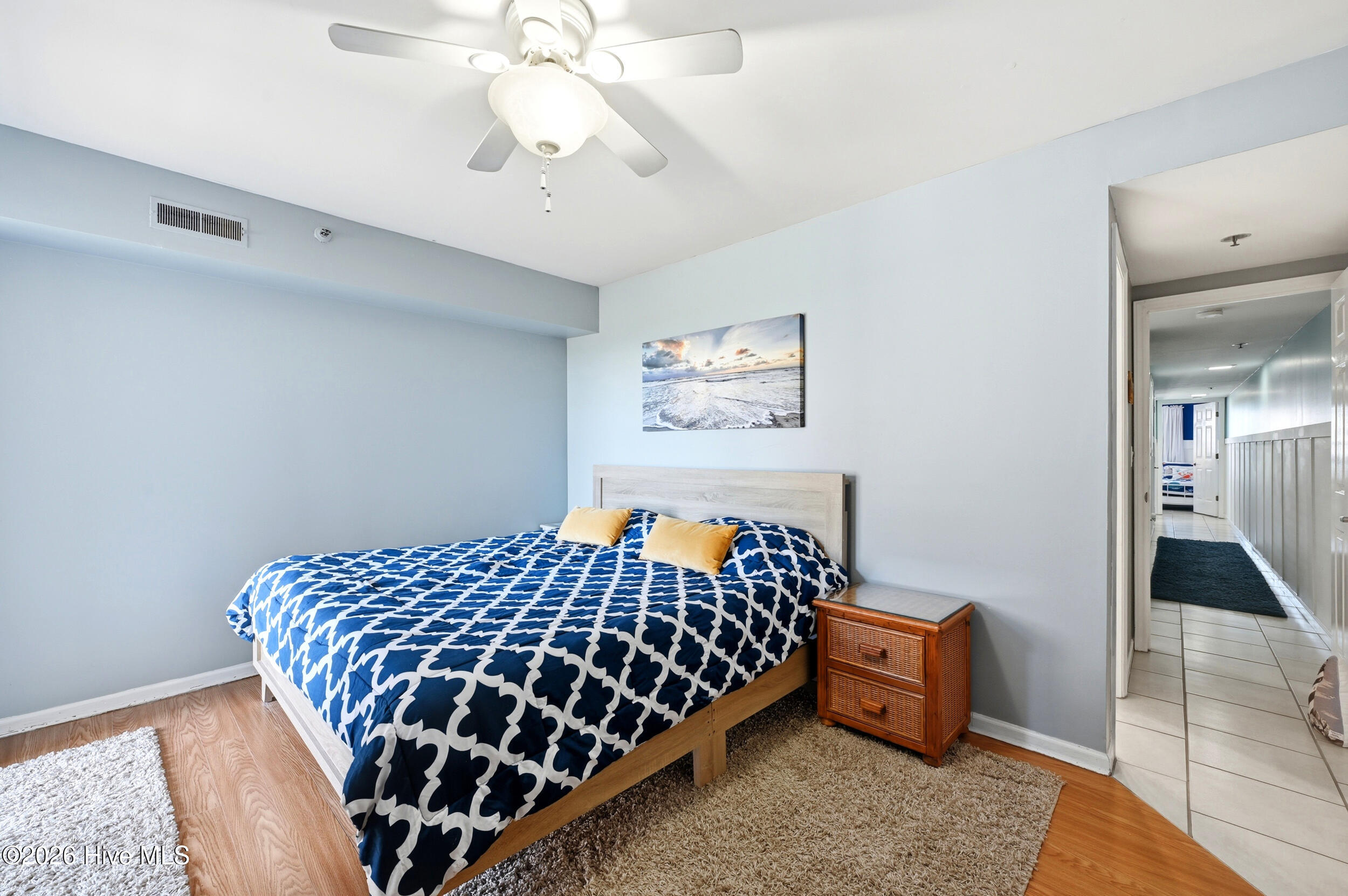 100569136 | Photo 17