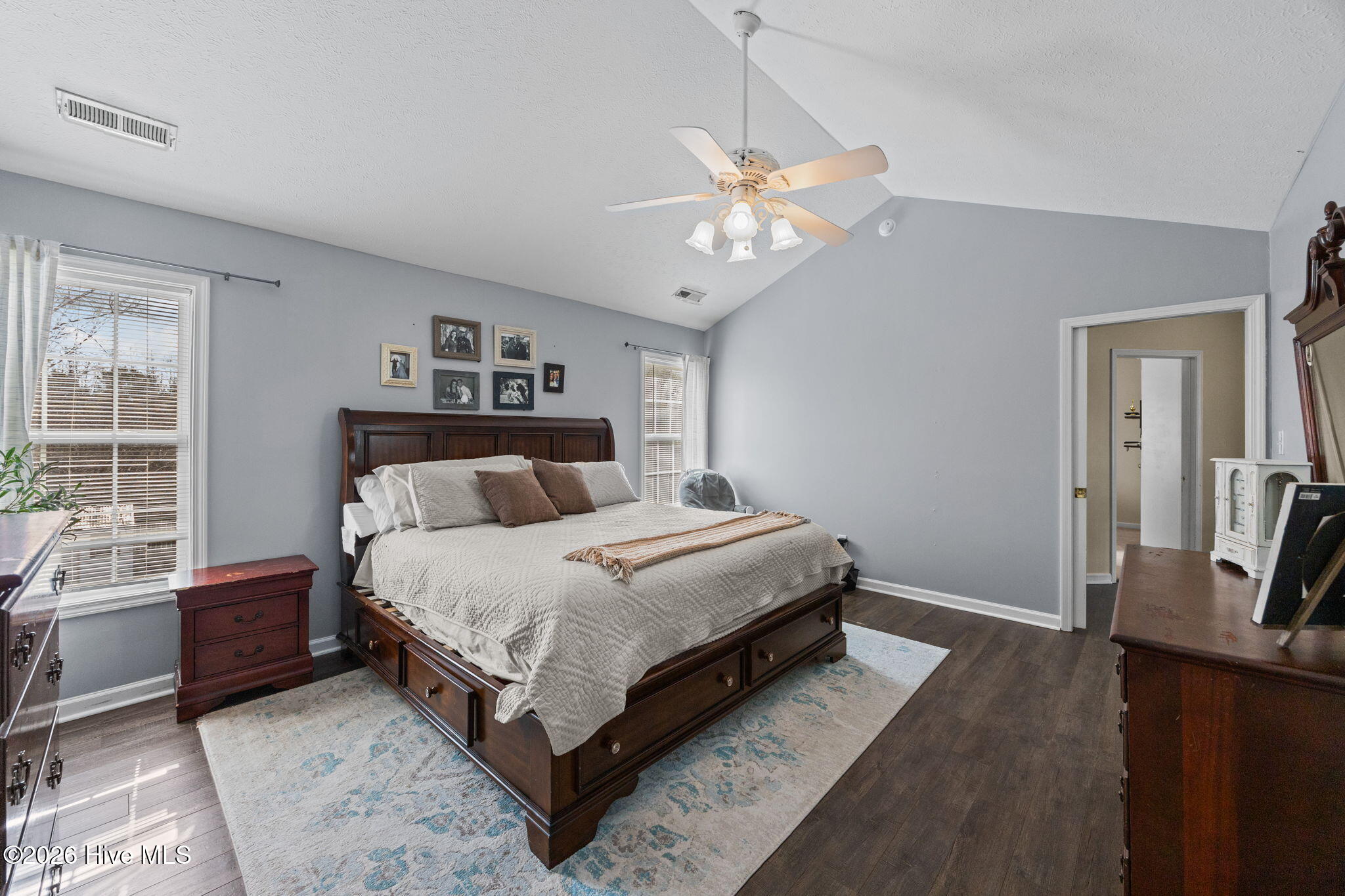 100558634 | Photo 21