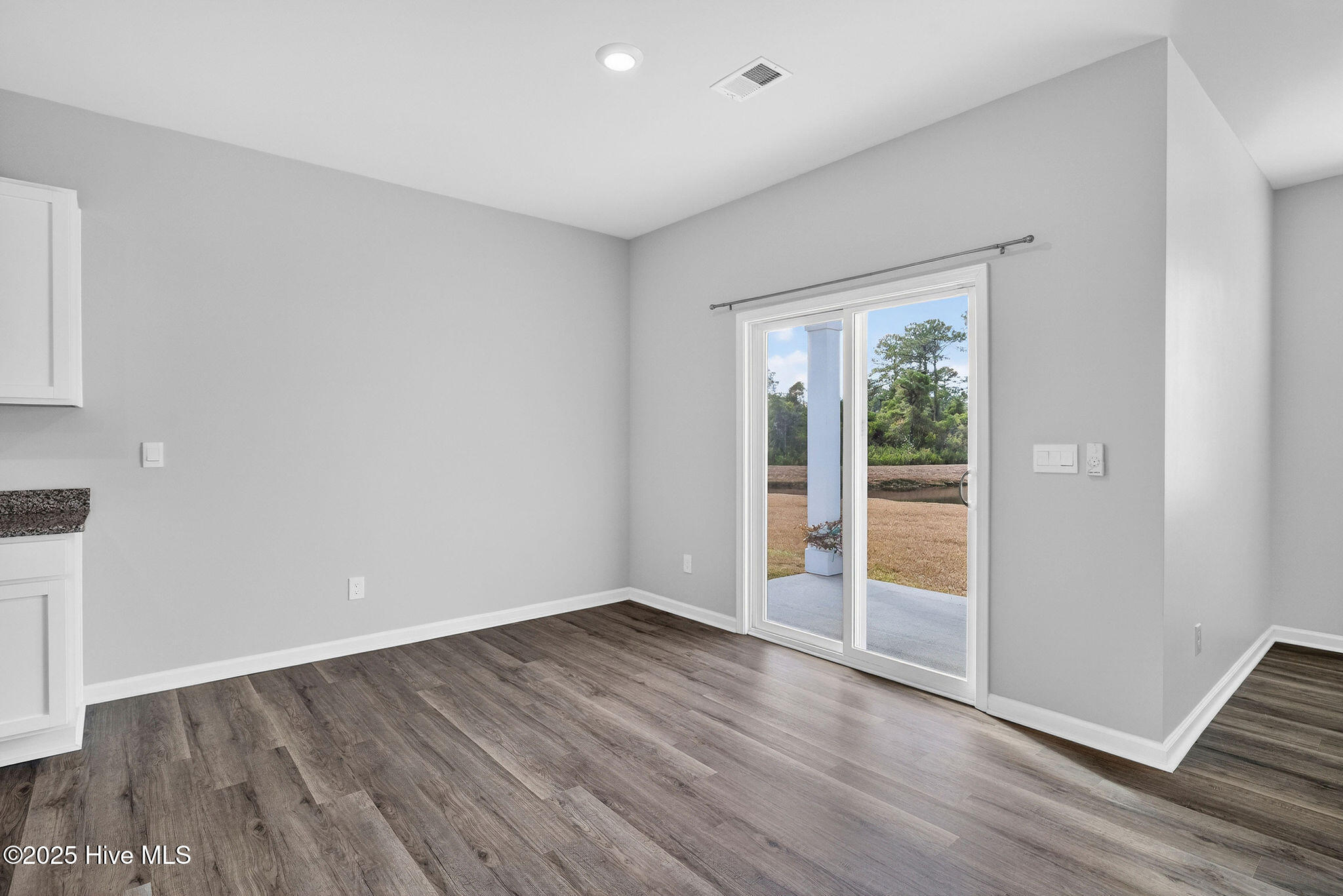 100535108 | Photo 12