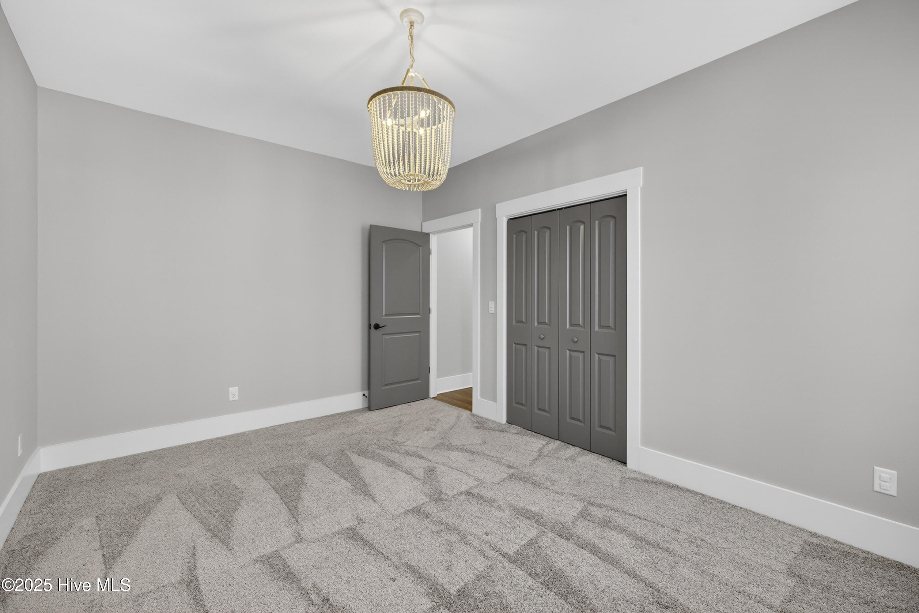 100547164 | Photo 25