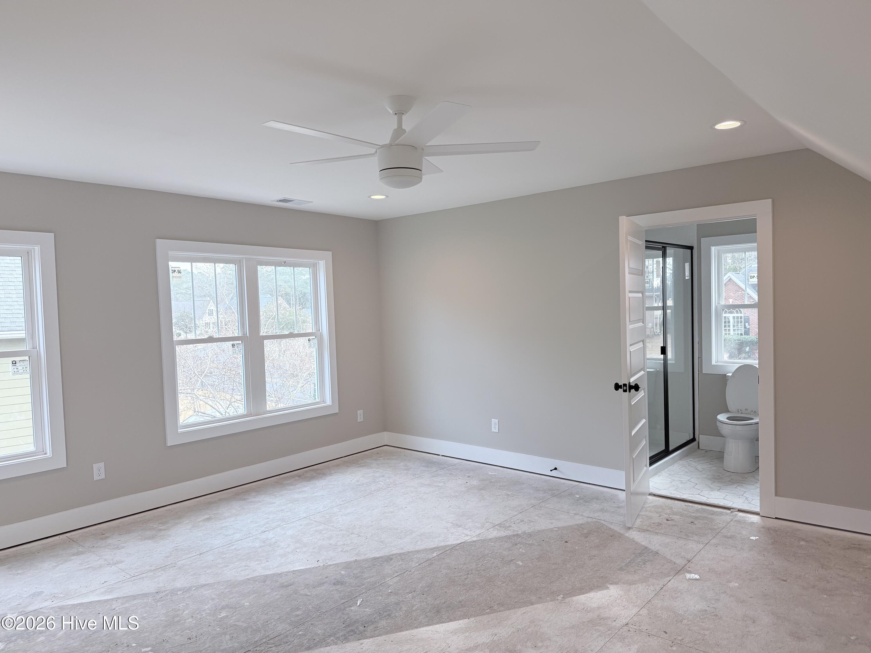 100528039 | Photo 12