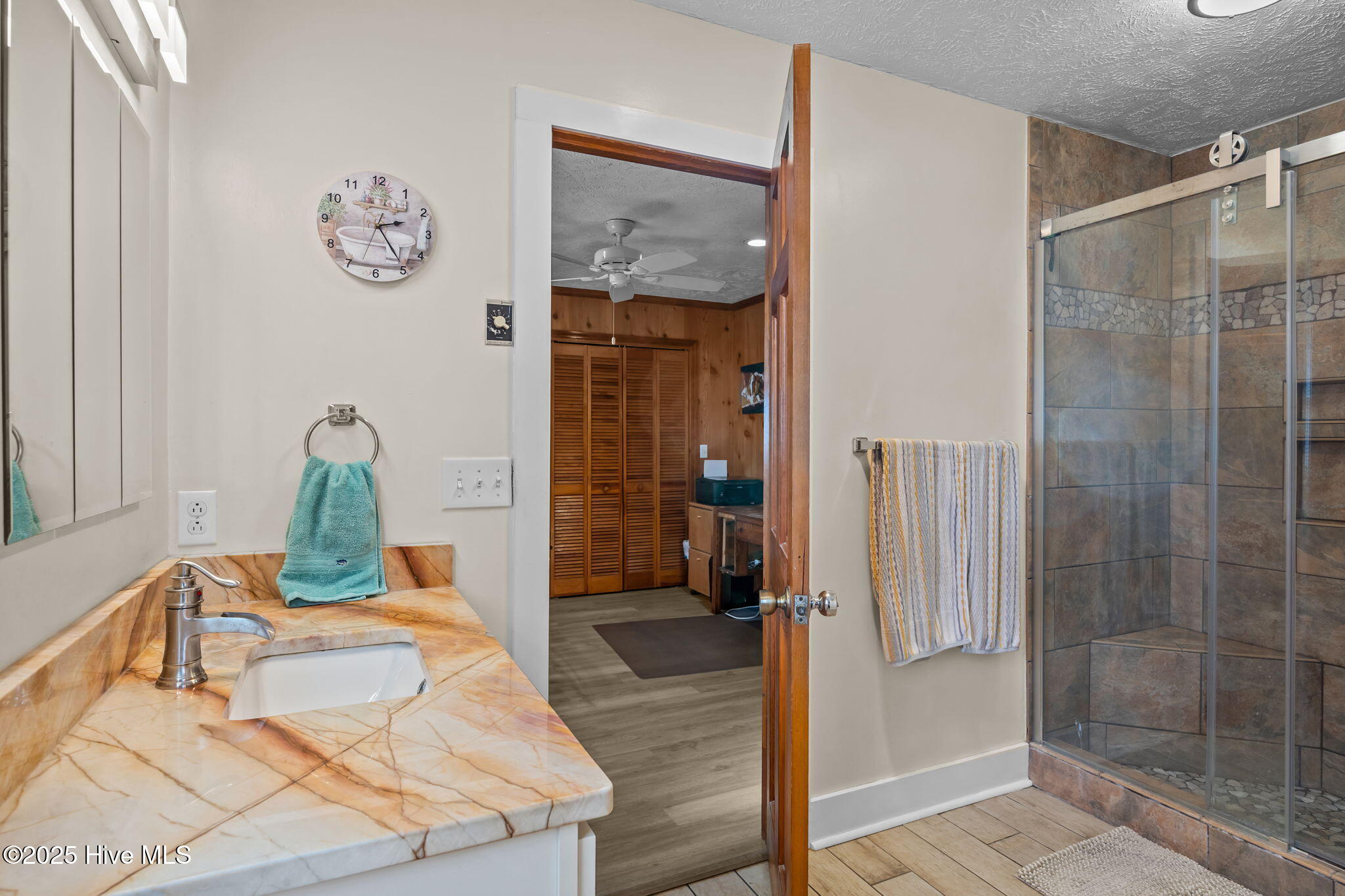 100545181 | Photo 24