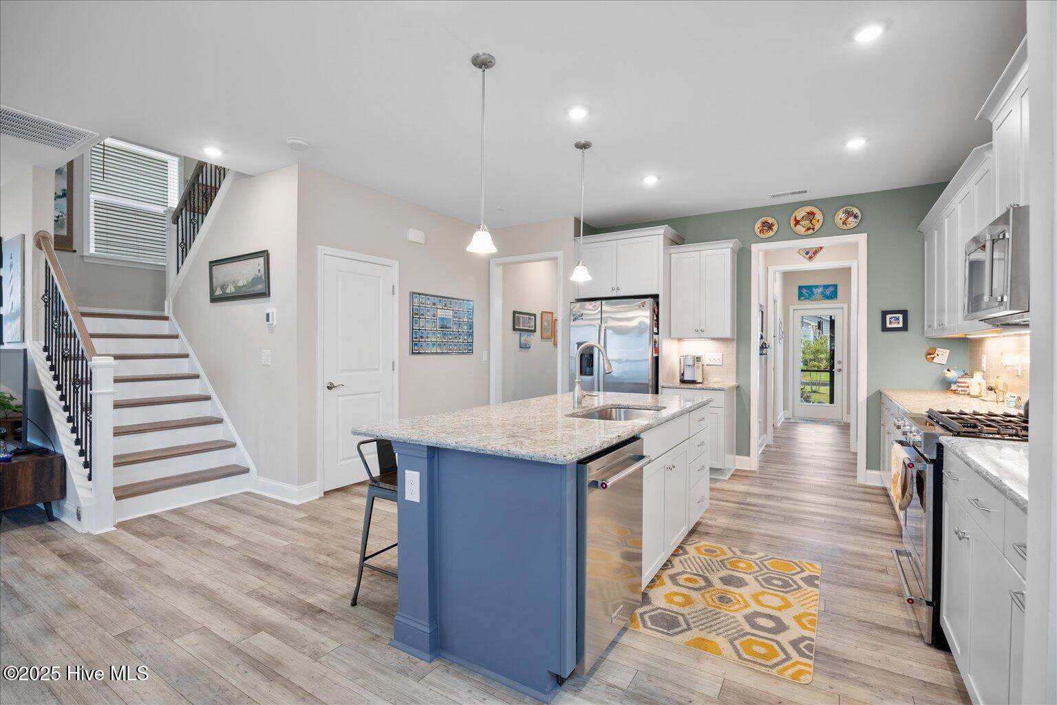 100538823 | Photo 14