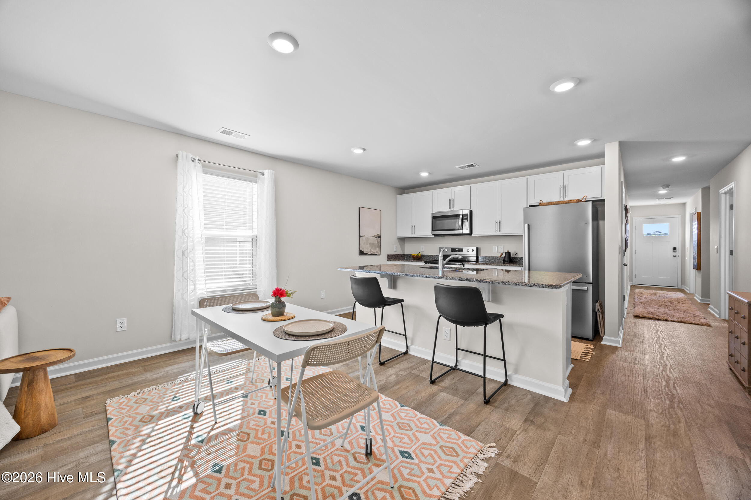 100567643 | Photo 24