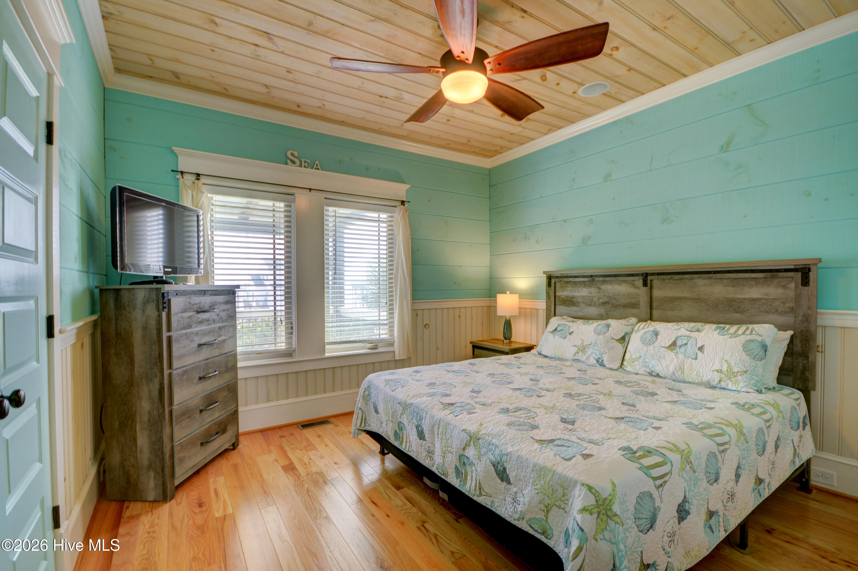 100565918 | Photo 17