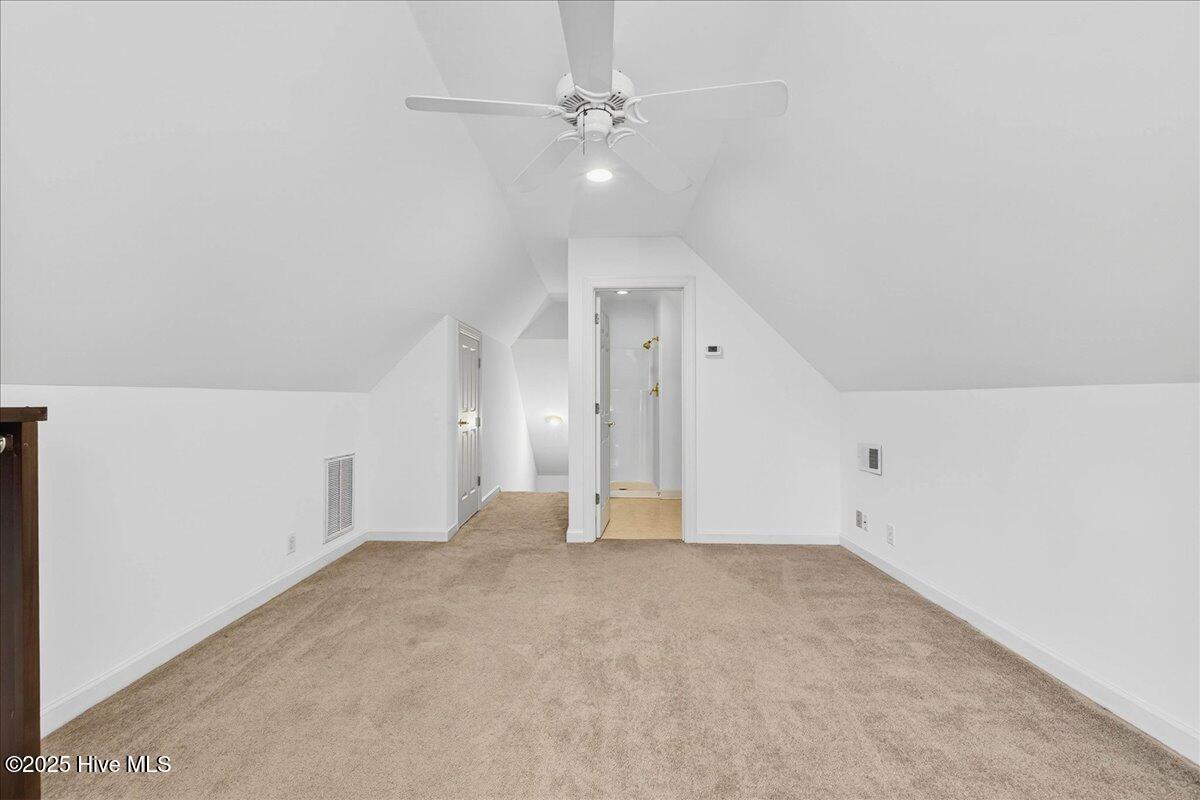 100519877 | Photo 39