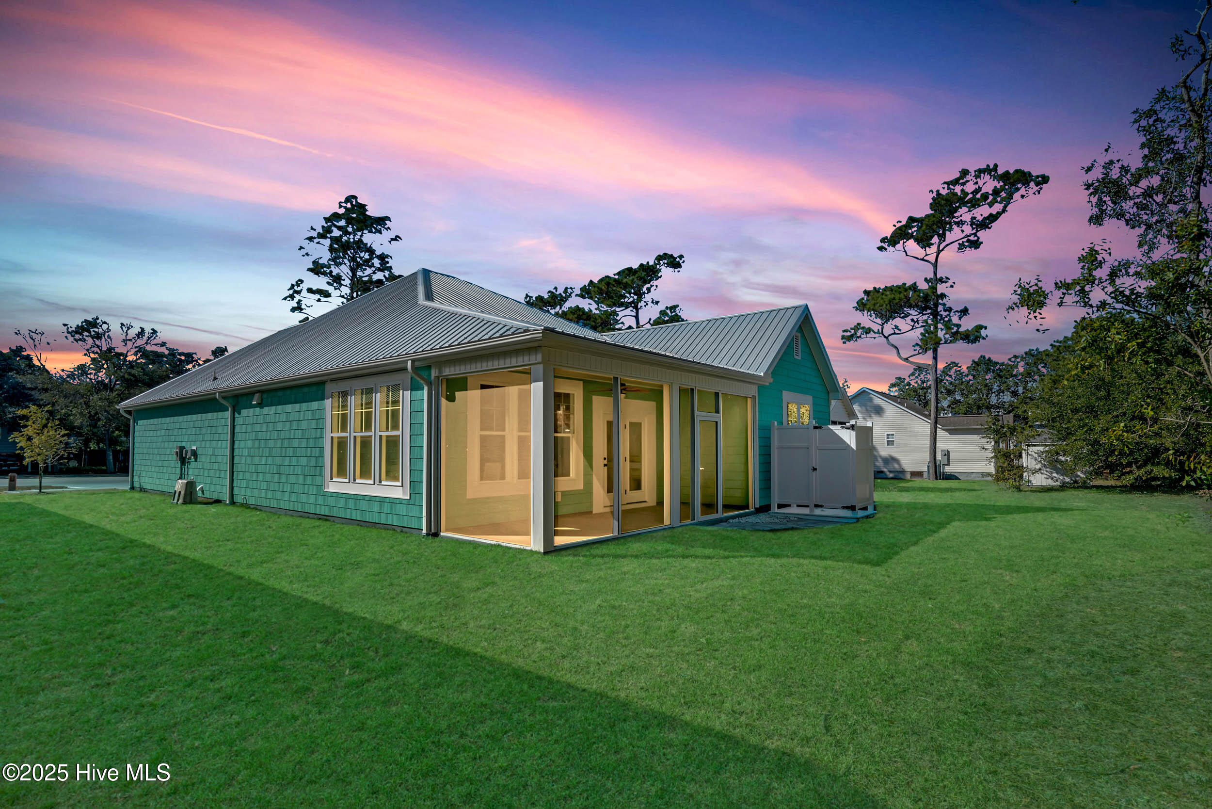 100460470 | Photo 50