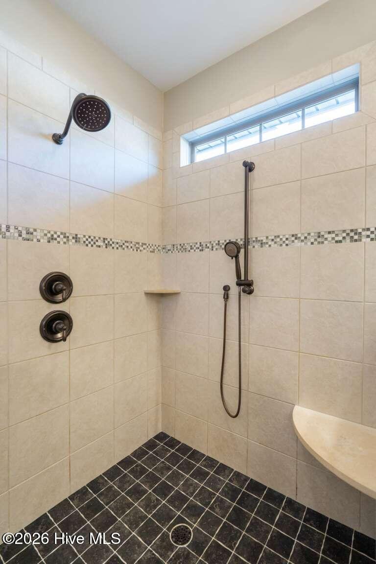 100553422 | Photo 25