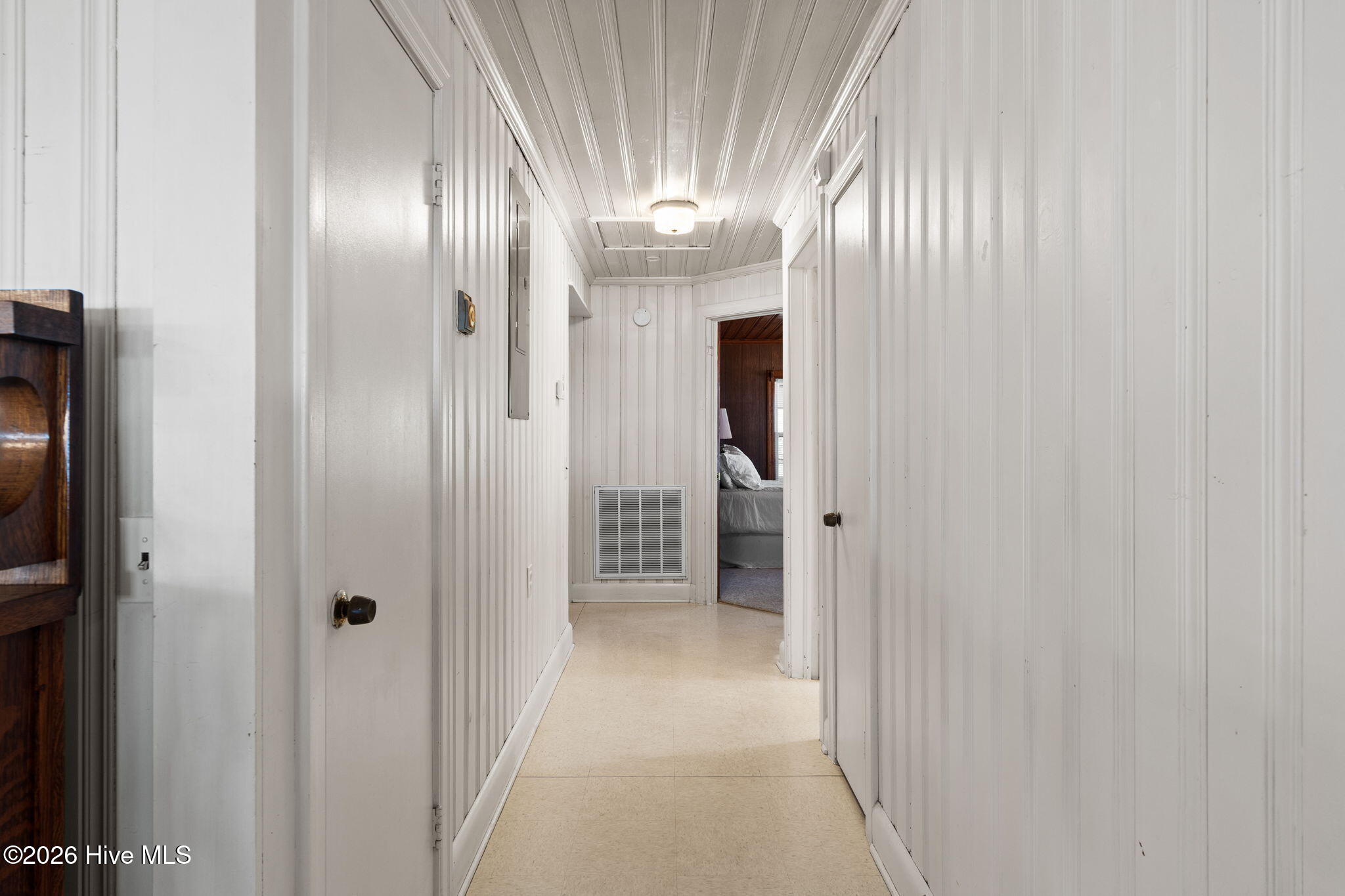 100561810 | Photo 46