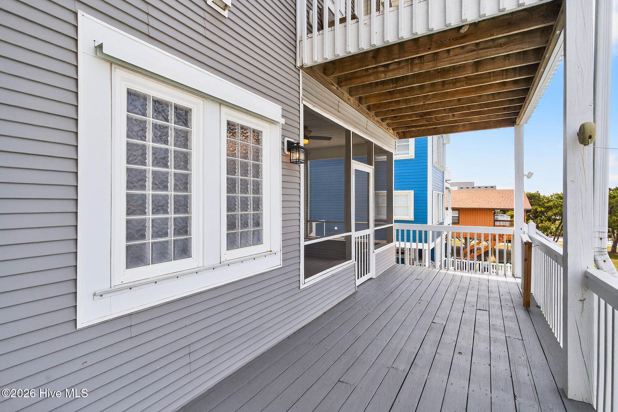 100562885 | Photo 37