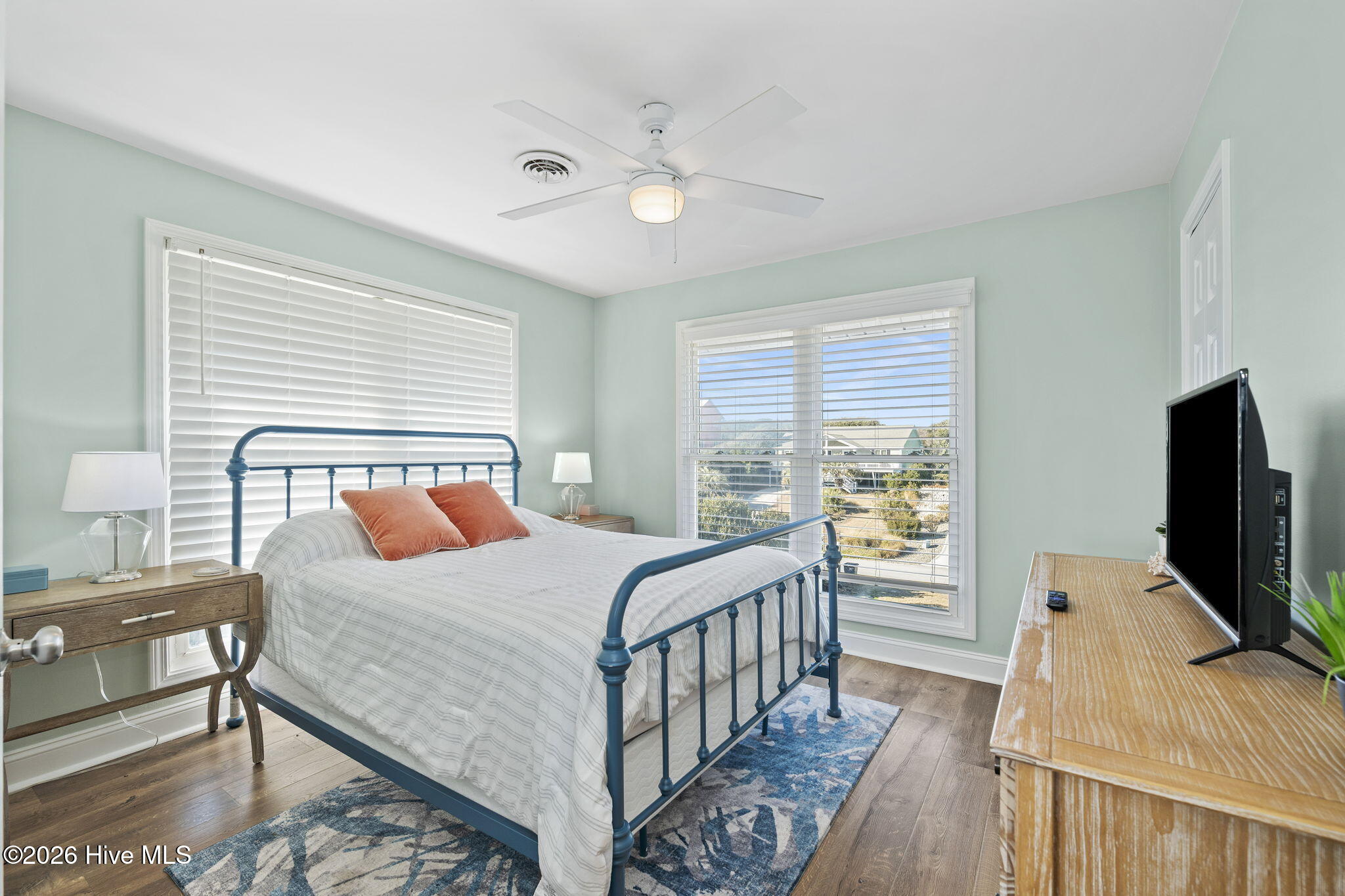 100552942 | Photo 24