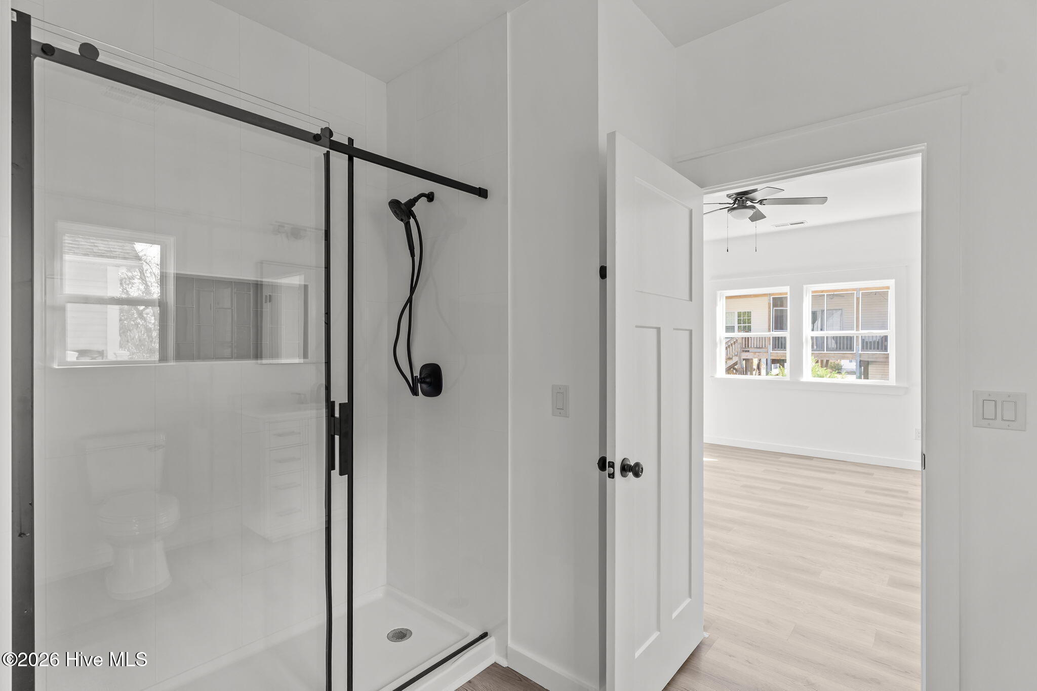 100549320 | Photo 27