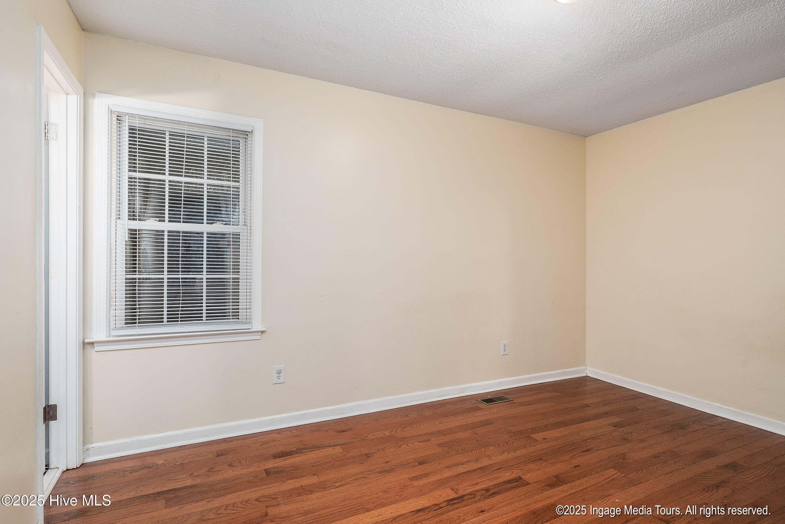 20251006 MLS S_Nilsen 305 British Rd Kin