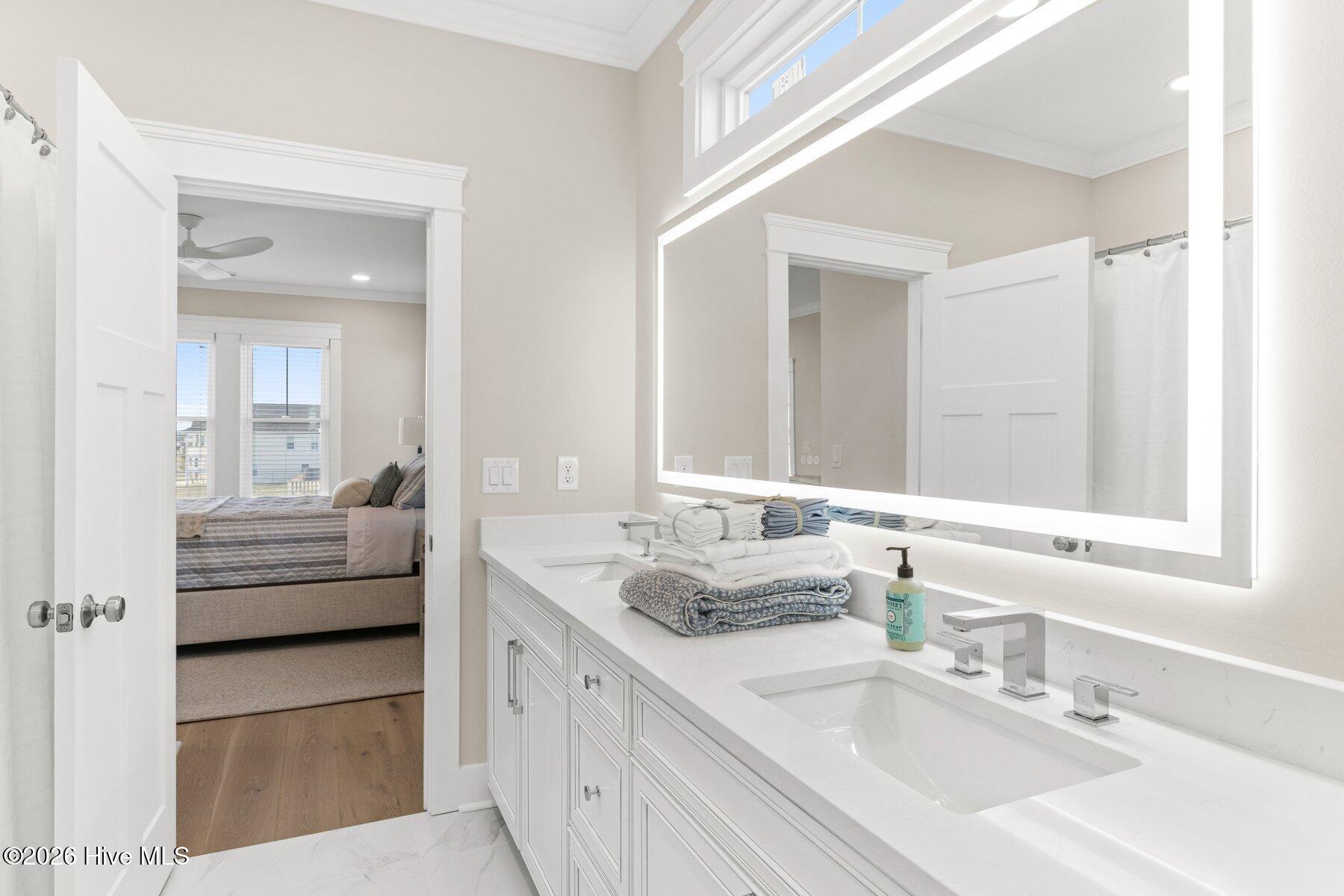 100561823 | Photo 29