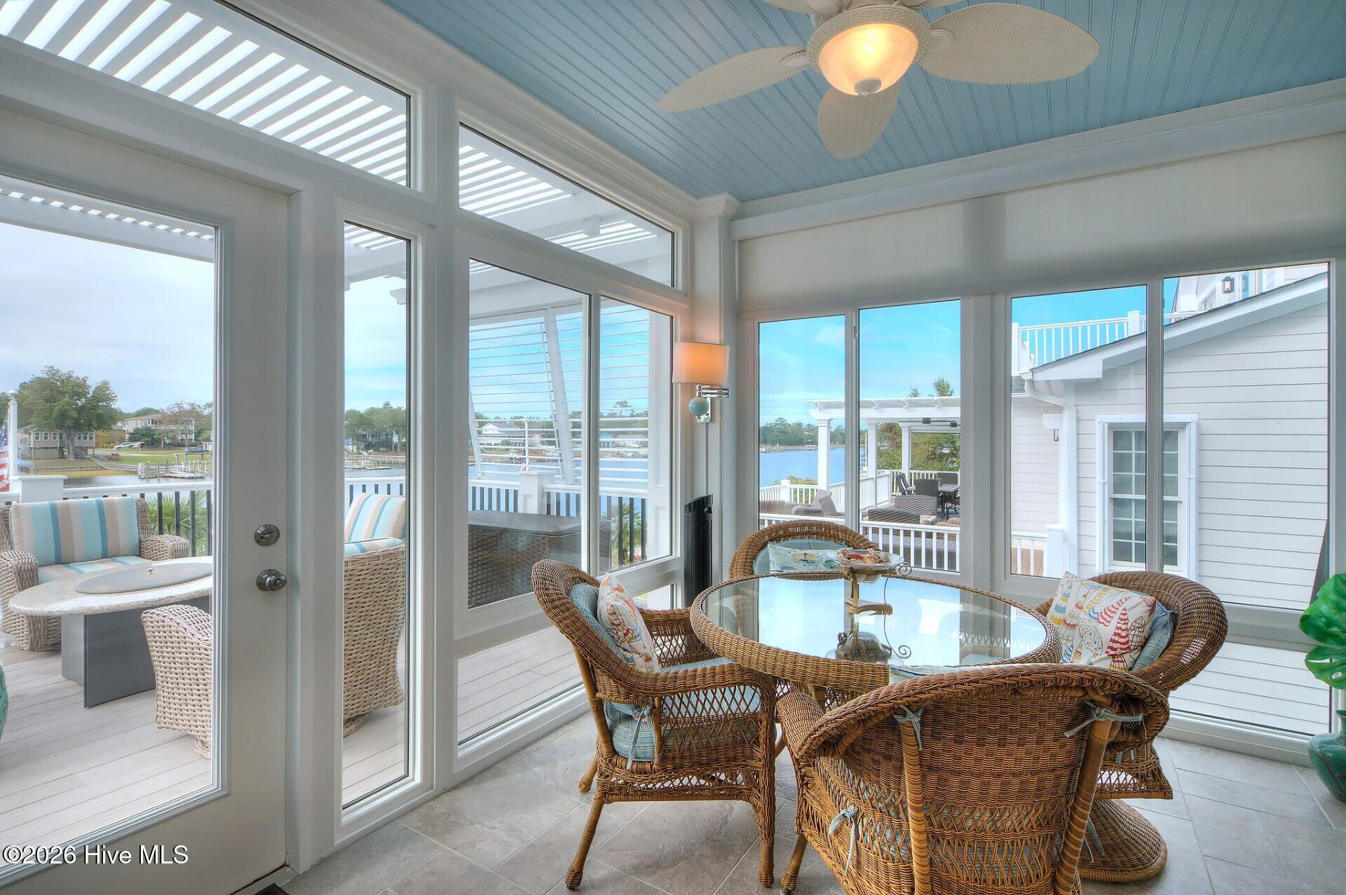 100553459 | Photo 35