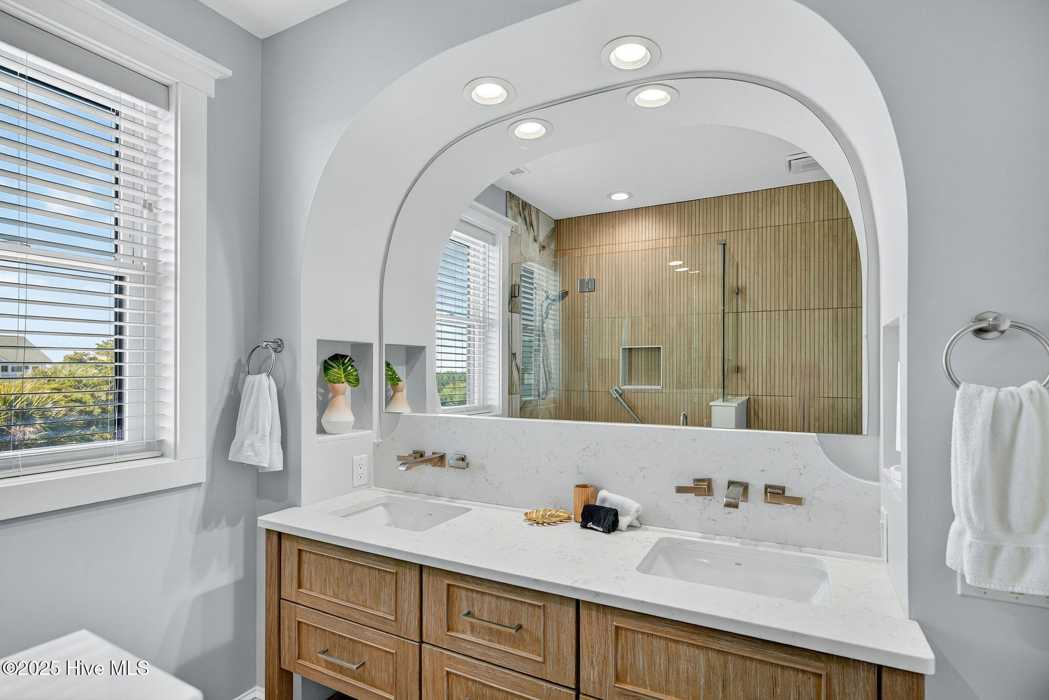 100541250 | Photo 34