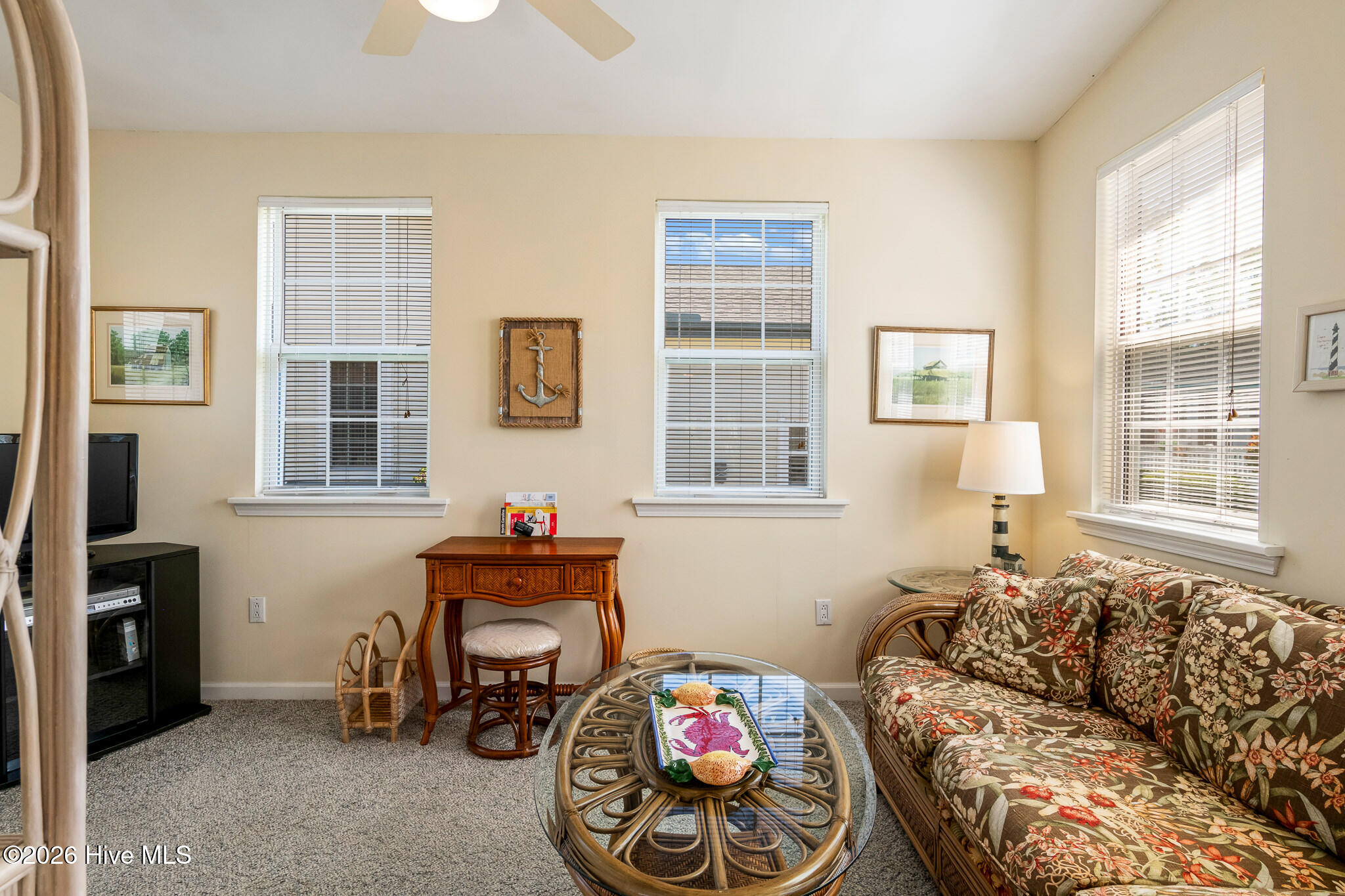 100566913 | Photo 33