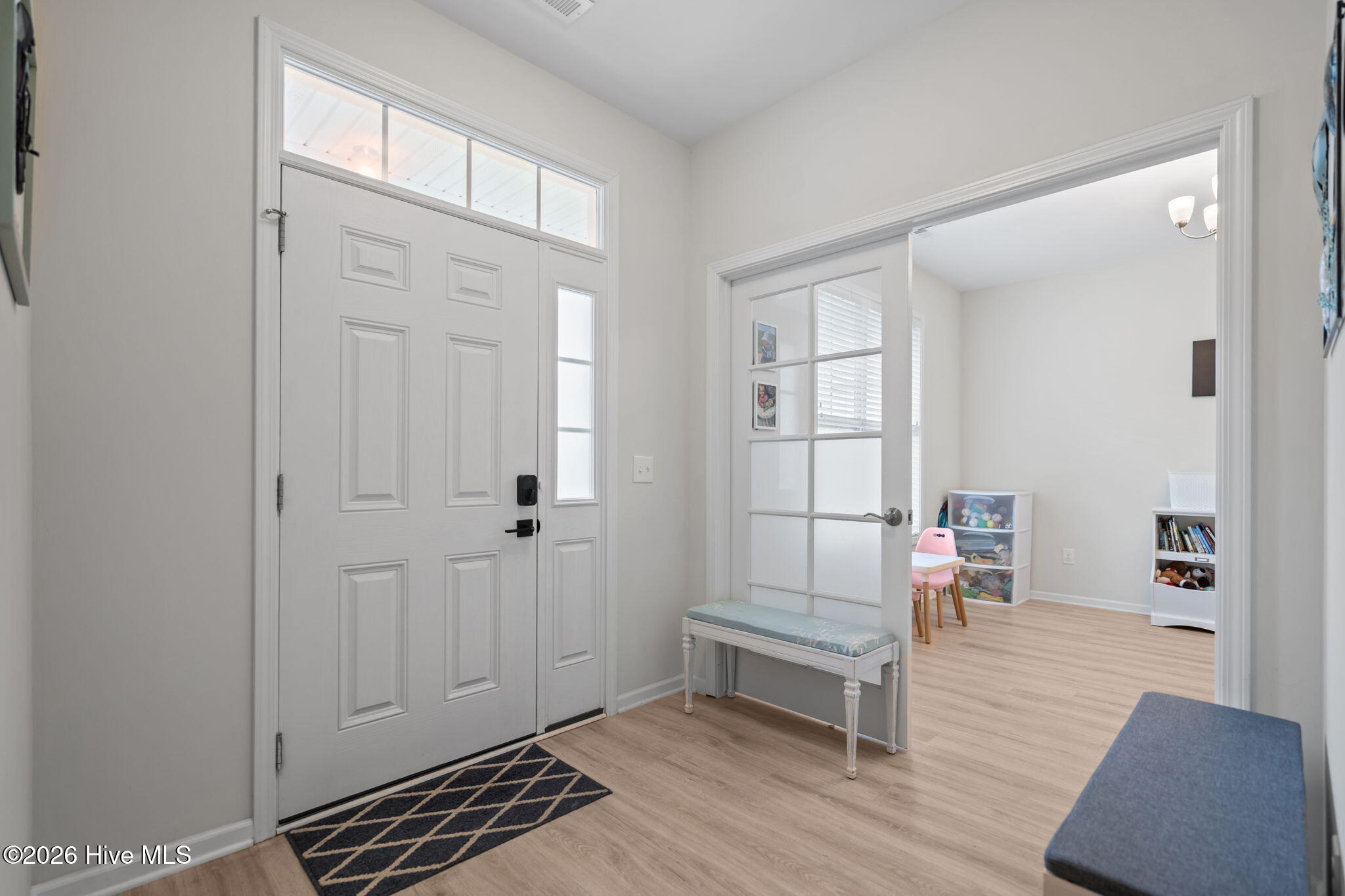 100570490 | Photo 17