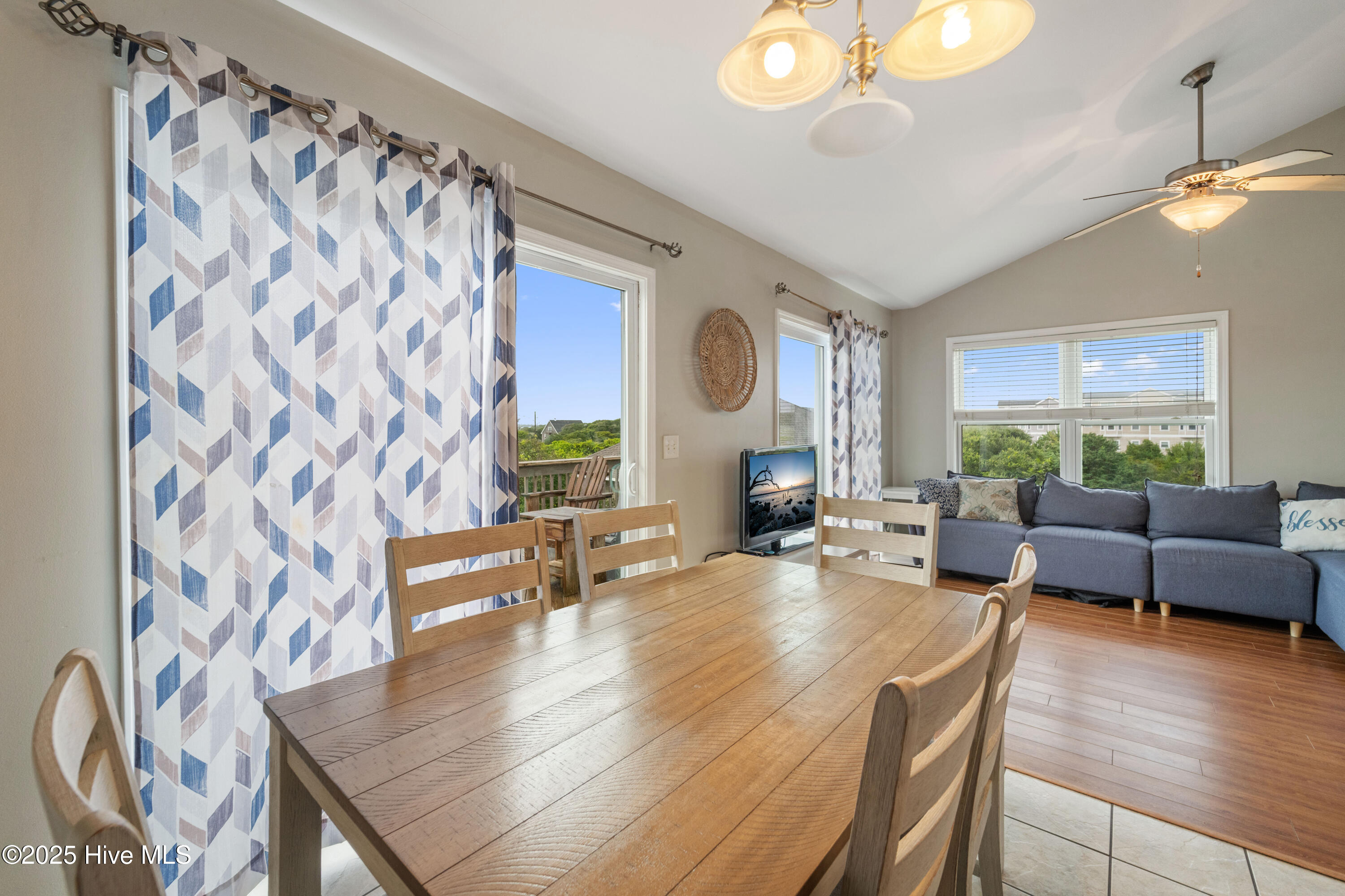 100533814 | Photo 126